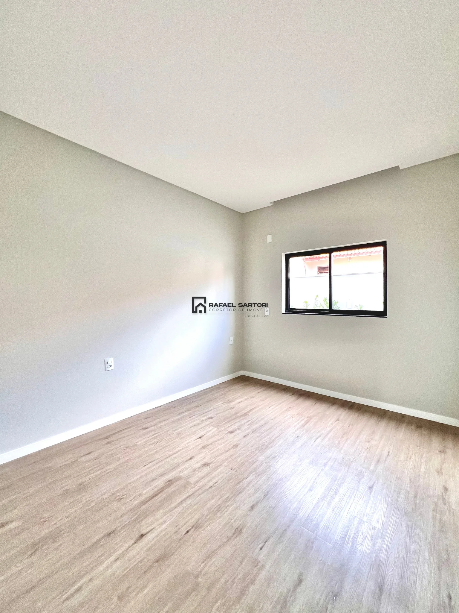 CASA NOVA COM 04 QUARTOS NO AMIZADE