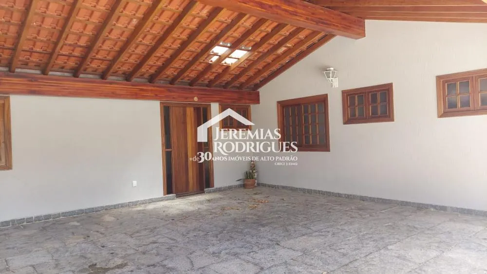 Casa térrea com 5 dorm - Condomínio Village Paineiras.