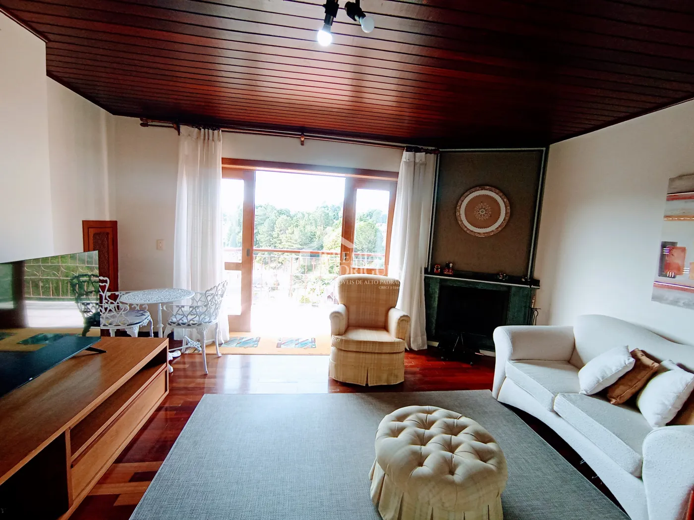 Apartamento para venda com 4 dormitórios no Edifício Solar Bela Vista em Campos do Jordão/SP