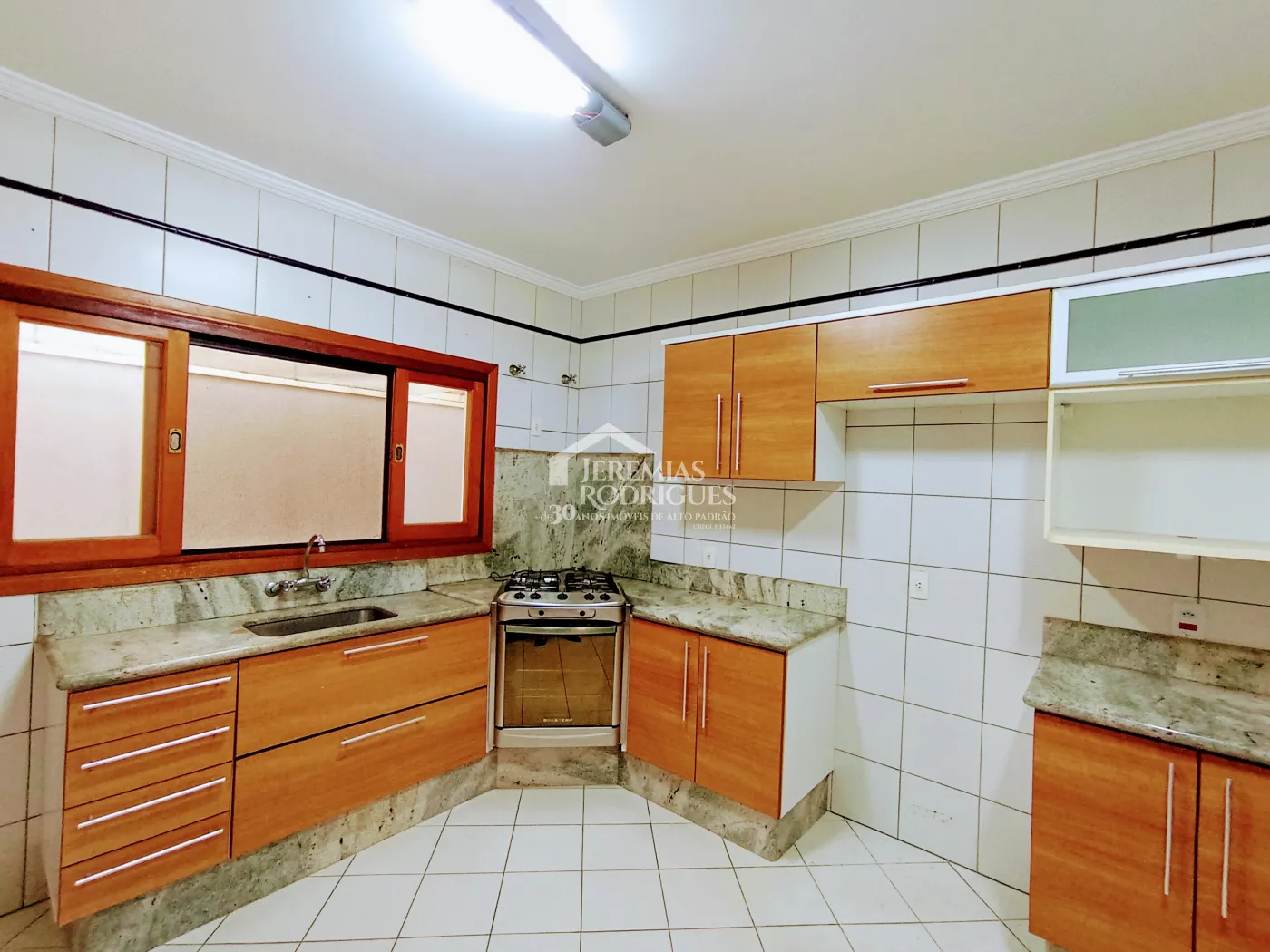 Casa para venda e locação com 3 dormitórios no Condomínio Taubaté Village em Taubaté/SP