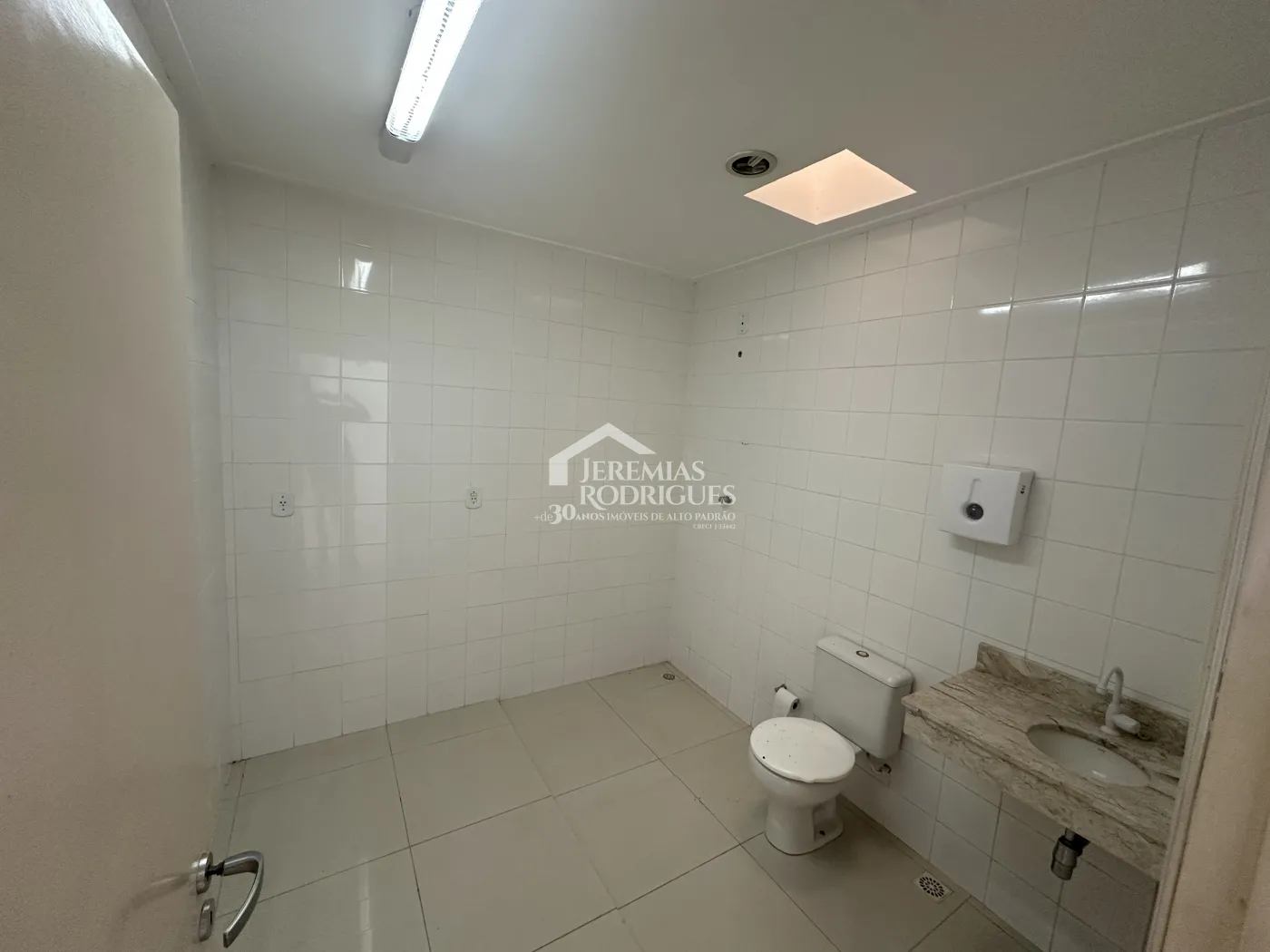 Prédio Comercial com 470 m² no Centro em Pindamonhangaba/SP