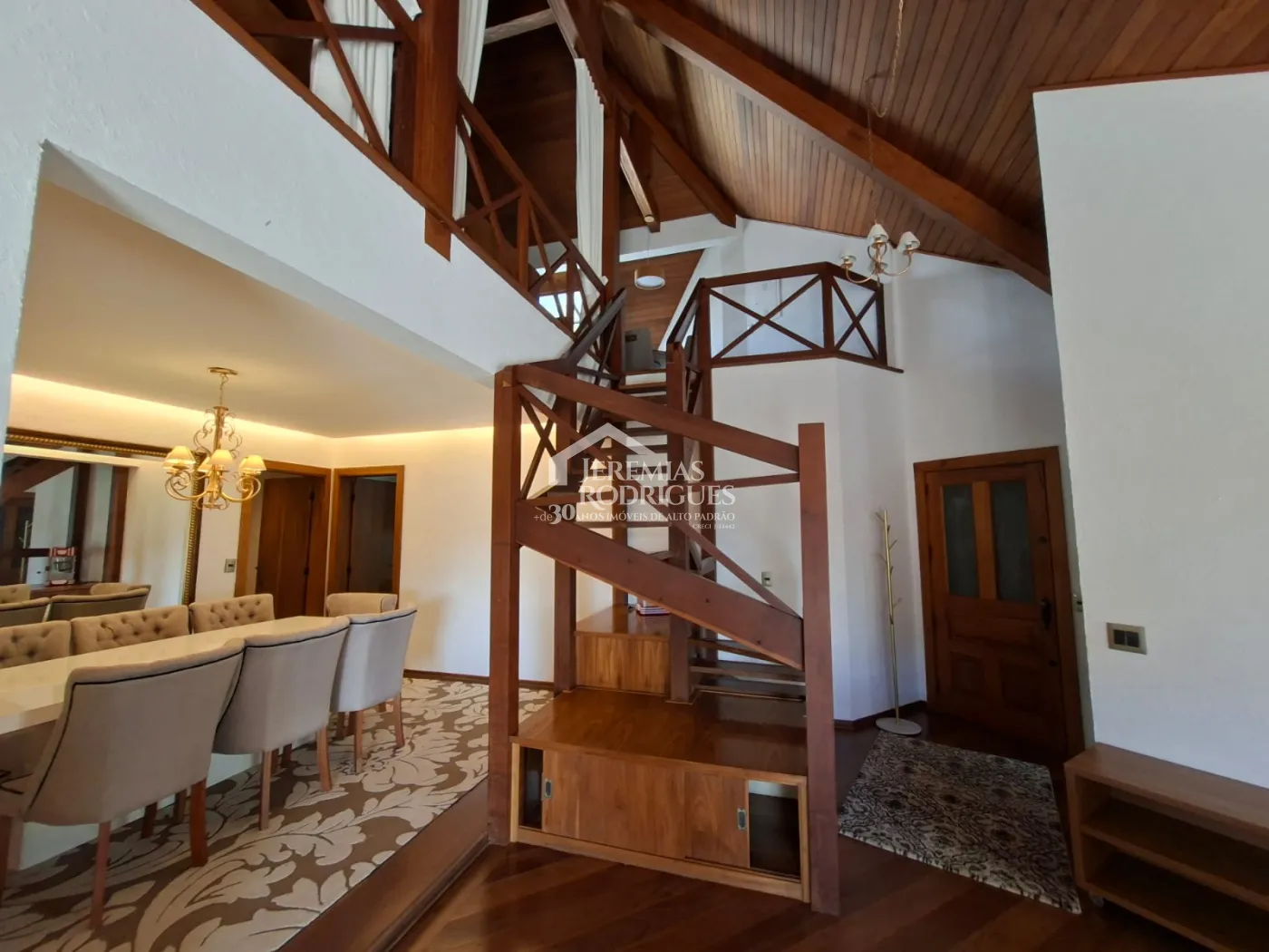 Apartamento à venda com 4 suítes, 171 m² no Edifício Cottage em Campos do Jordão/SP