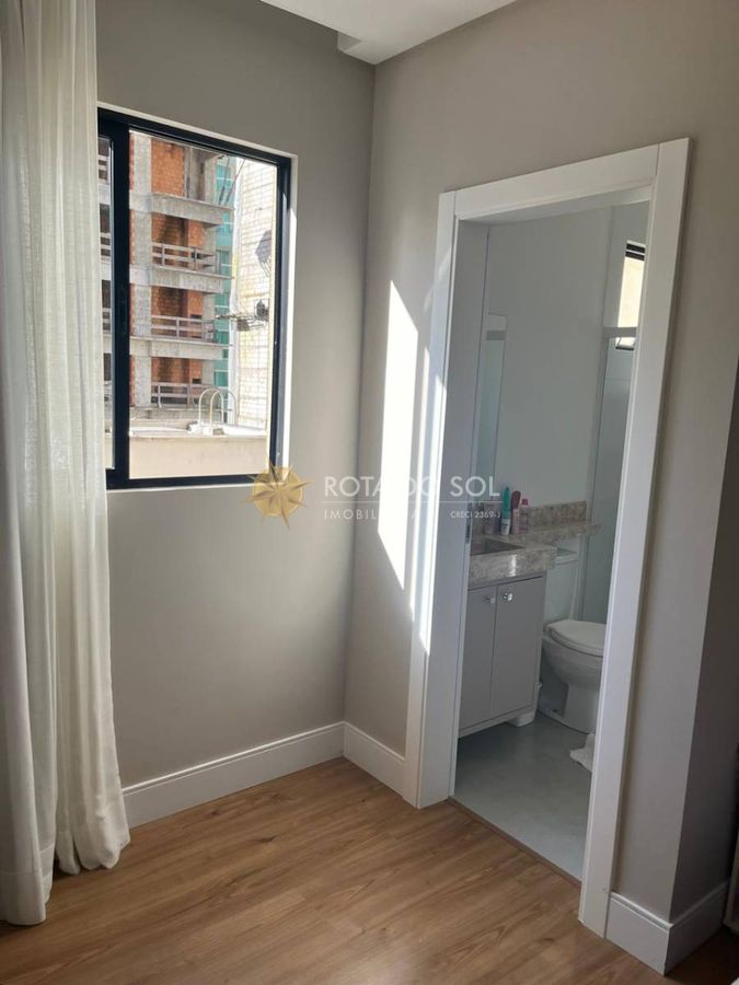 Residencial La Victoria apartamento 3 Suítes e 3 Vagas em Meia Praia Itapema SC
