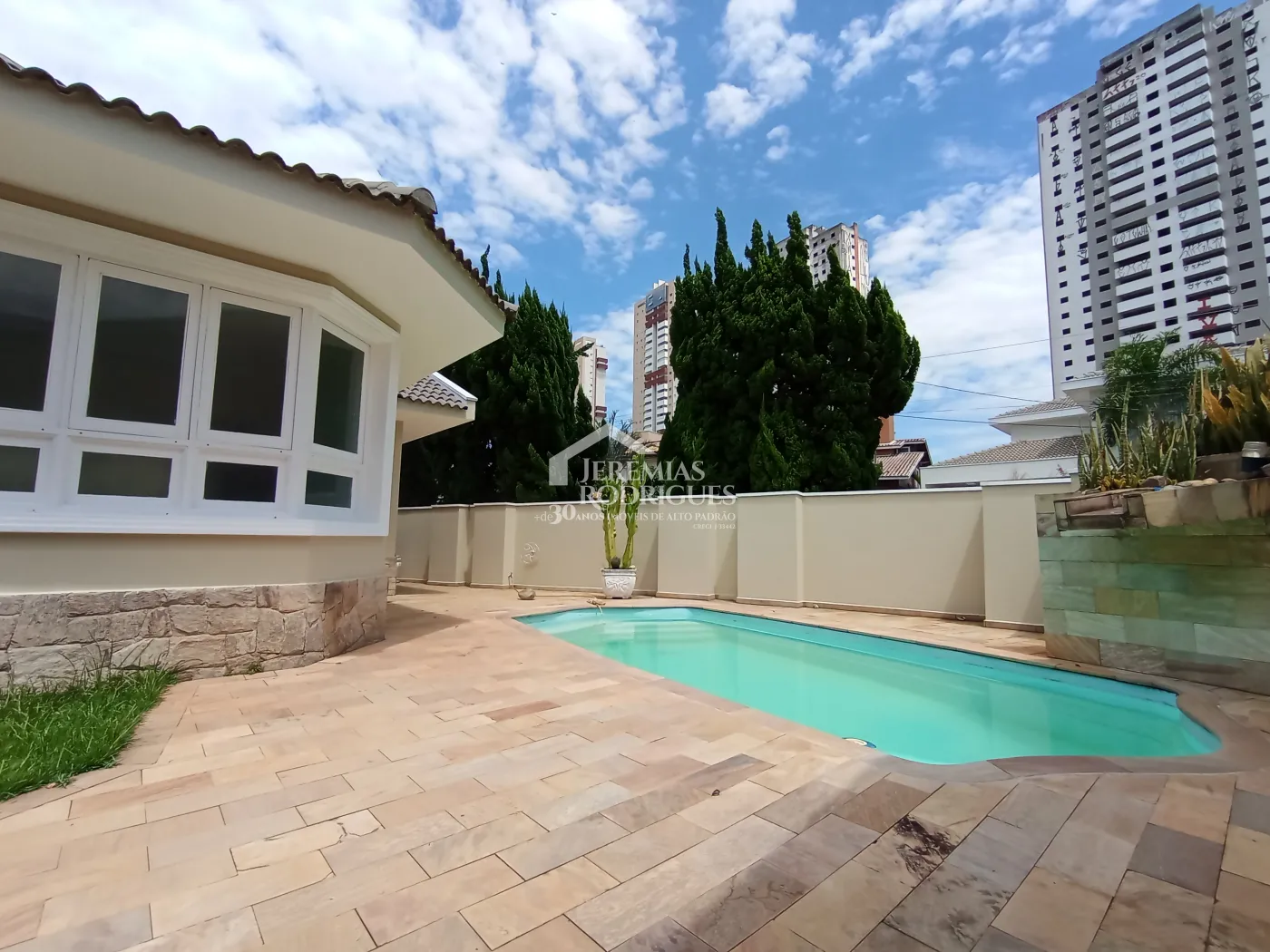 Casa para locação com 4 dormitórios no Condomínio Taubaté Village em Taubaté/SP.