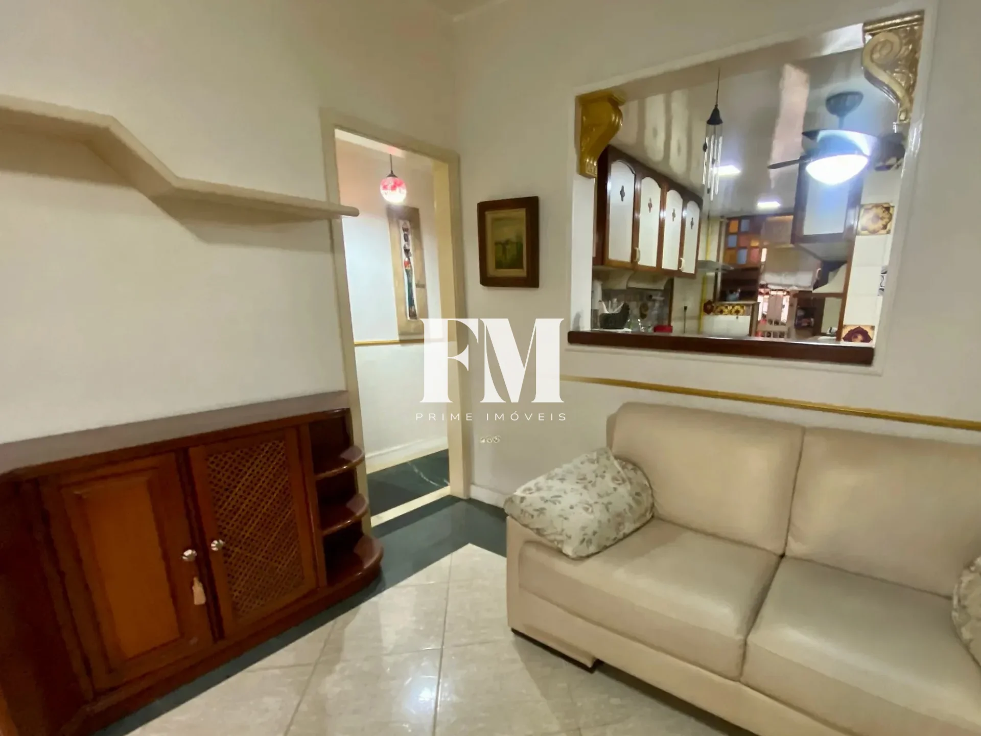 Oportunidade na quadra da praia Copacabana, Posto 3! Apartamento modernizado à venda, 2 quartos , s - foto 4