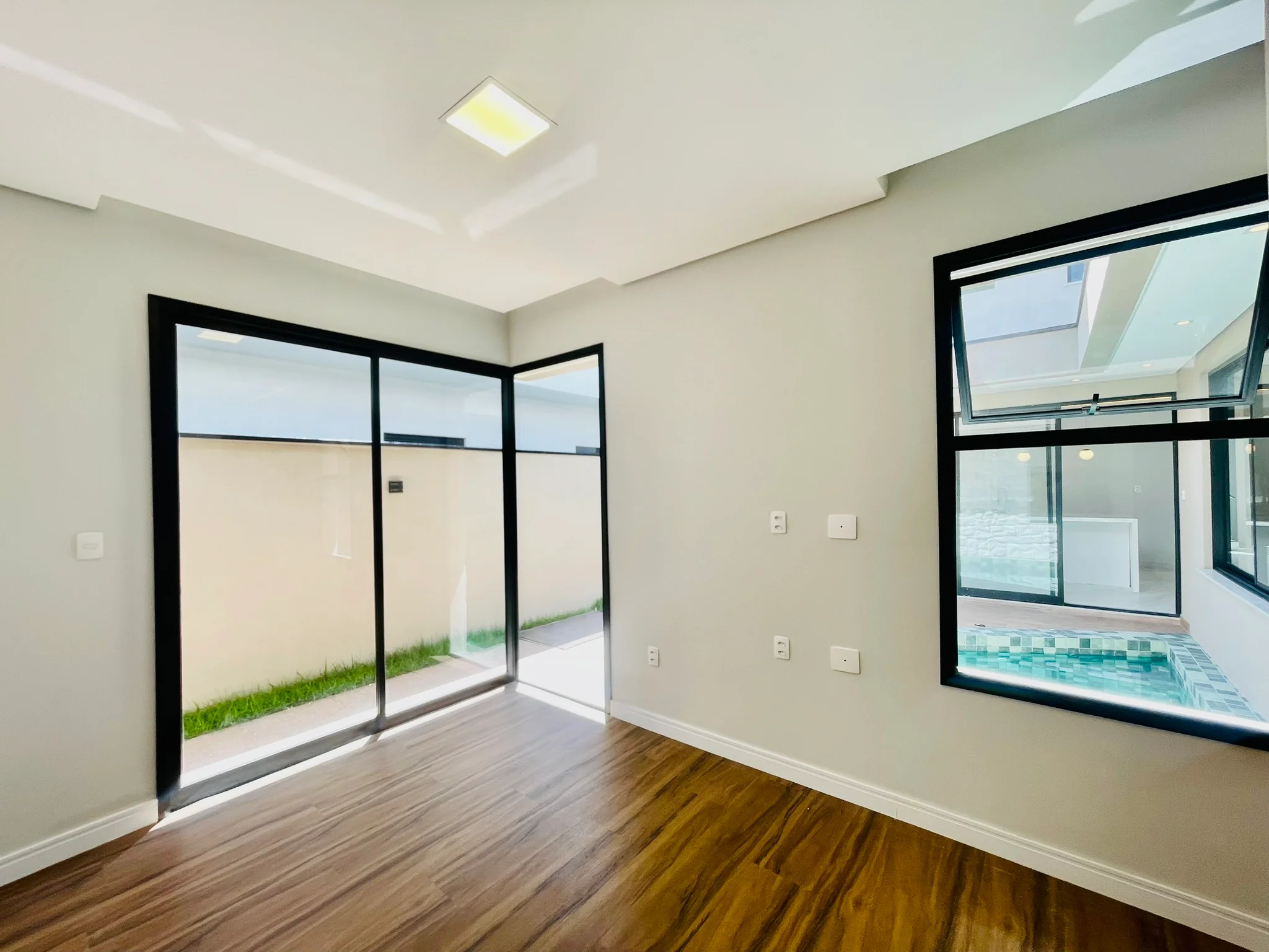 Casa para venda e locação com 3 dormitórios no Condomínio Terras do Vale em Caçapava/SP. 