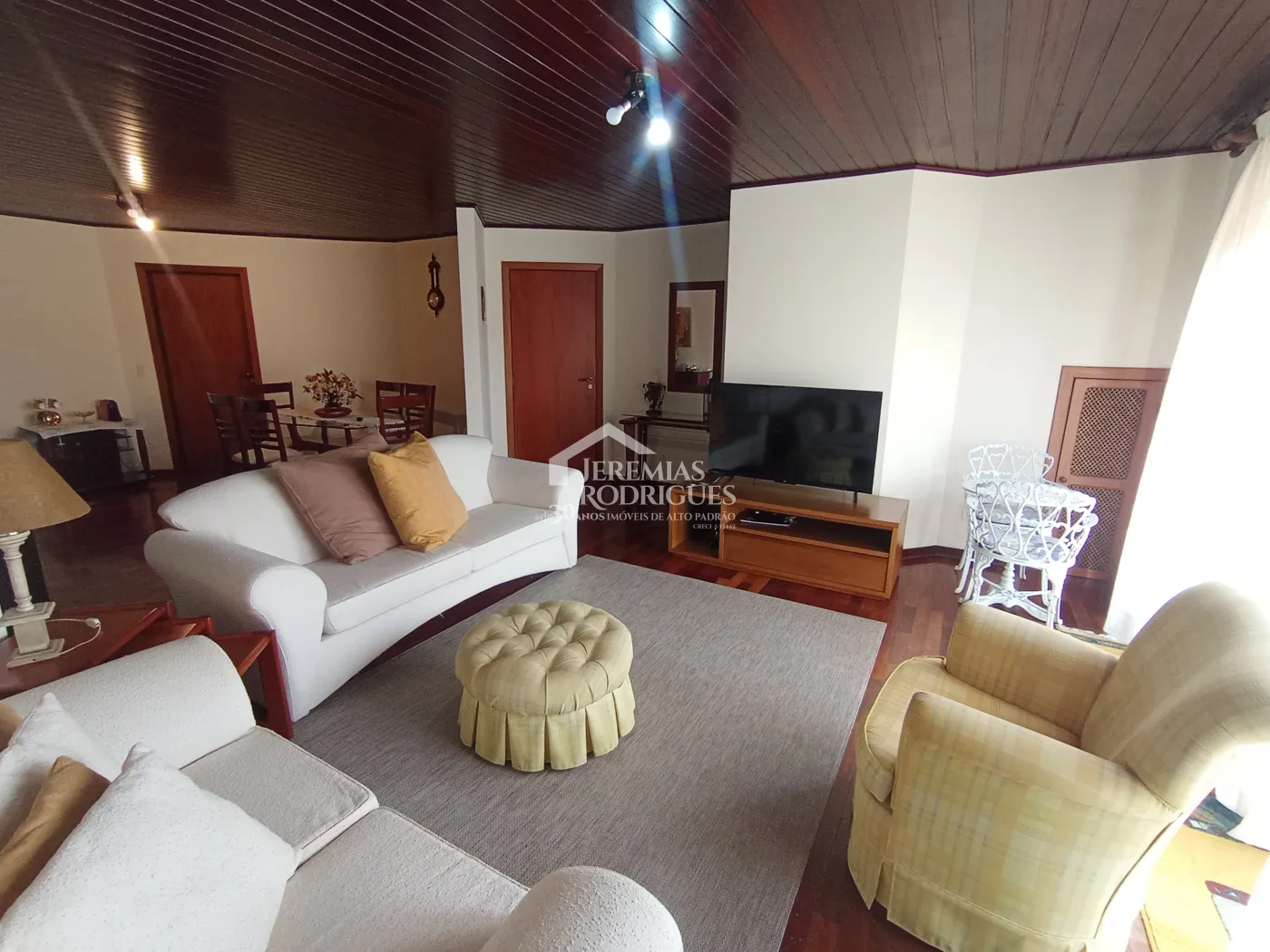 Apartamento para venda com 4 dormitórios no Edifício Solar Bela Vista em Campos do Jordão/SP