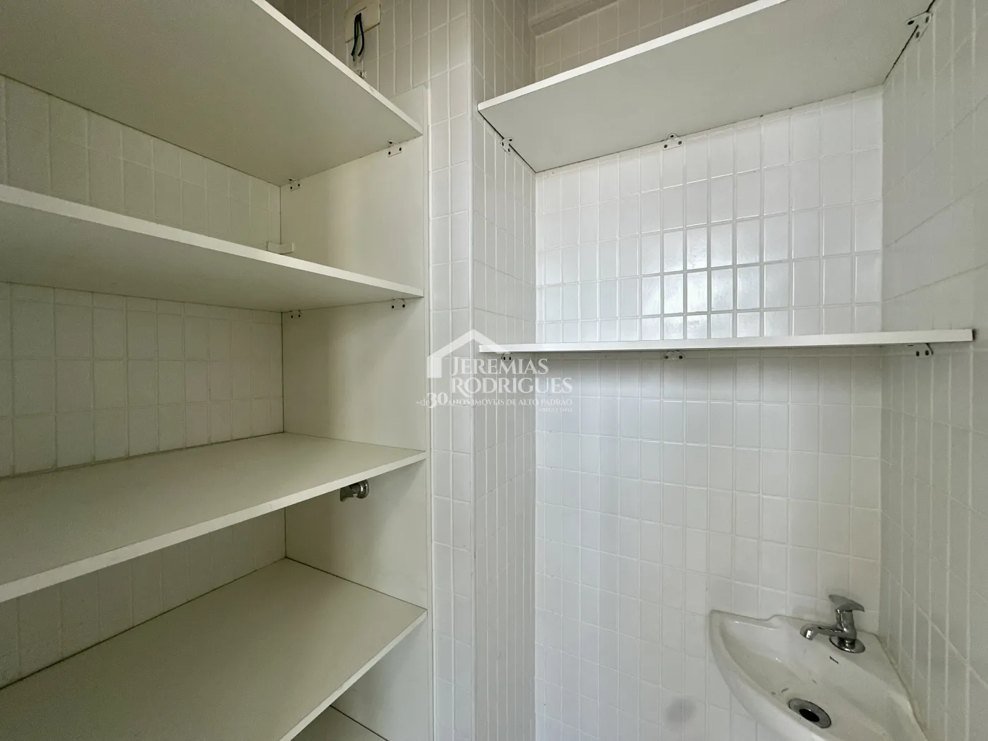 Apartamento com 3 dormitórios, 125 m² - Edifício Jabuticabeiras - Taubaté/SP.
