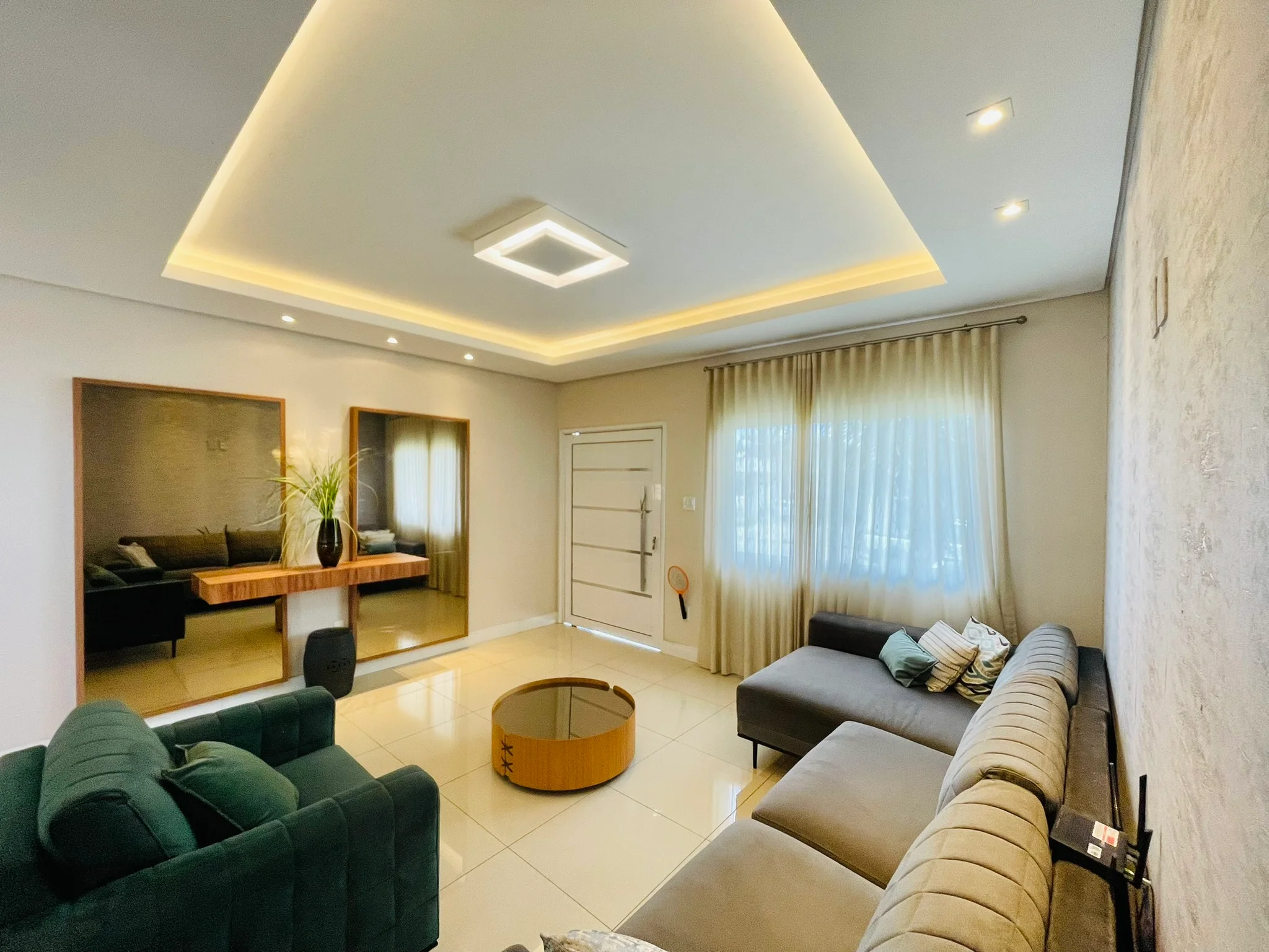 Casa à venda com 3 dormitórios no Condomínio Parque das Araucárias em Tremembé/SP. 