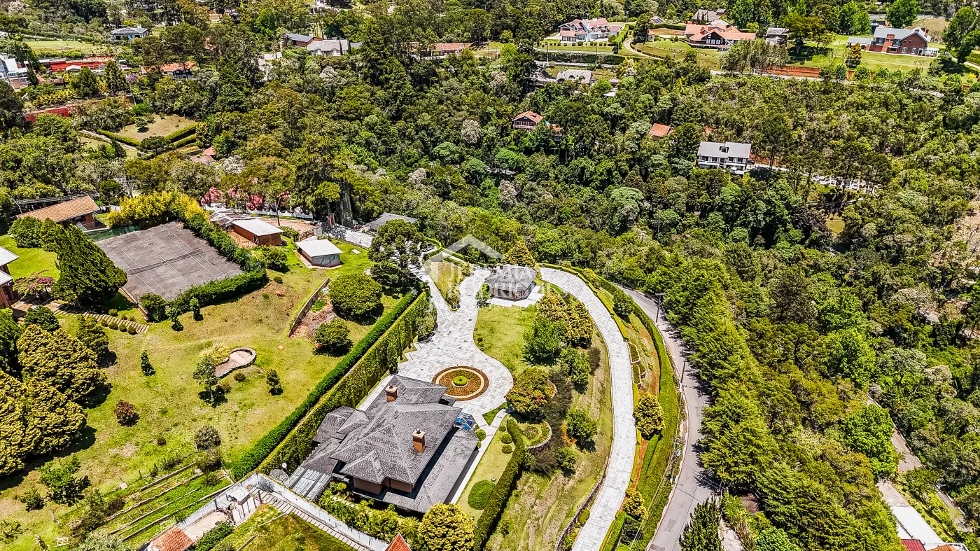 Casa com 4 suítes, 670 m² - Alto do Capivari - Campos do Jordão/SP.