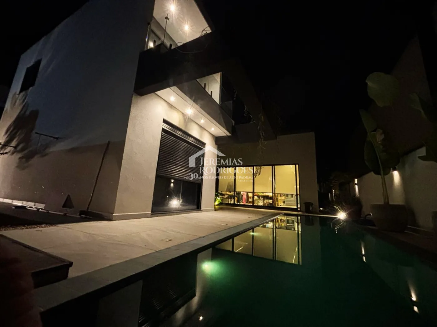 Casa à venda com 5 dormitórios no Condomínio Reserva dos Lagos em Pindamonhangaba/SP.