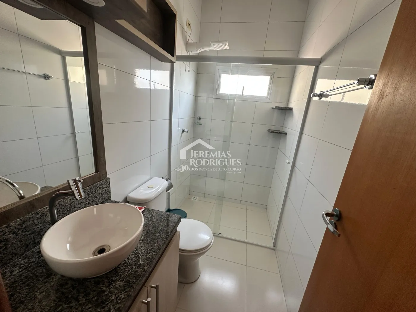 Apartamento para locação com 2 dormitórios, 69 m² - Edifício Embaúba - Pindamonhangaba/SP.