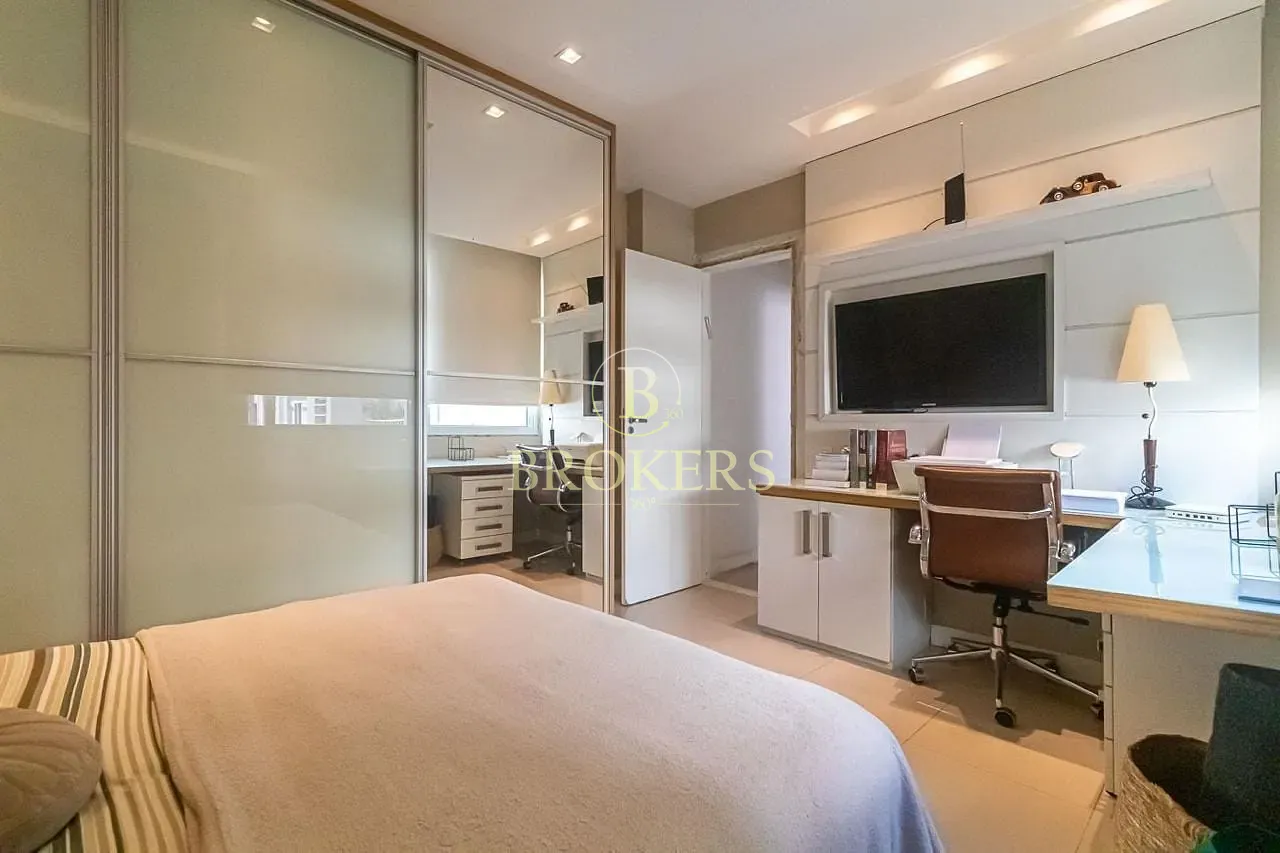 Apartamento à venda, Rua Miguel Lemos - Copacabana. Duplex modernizado, 3 quartos, sendo 1 suíte co