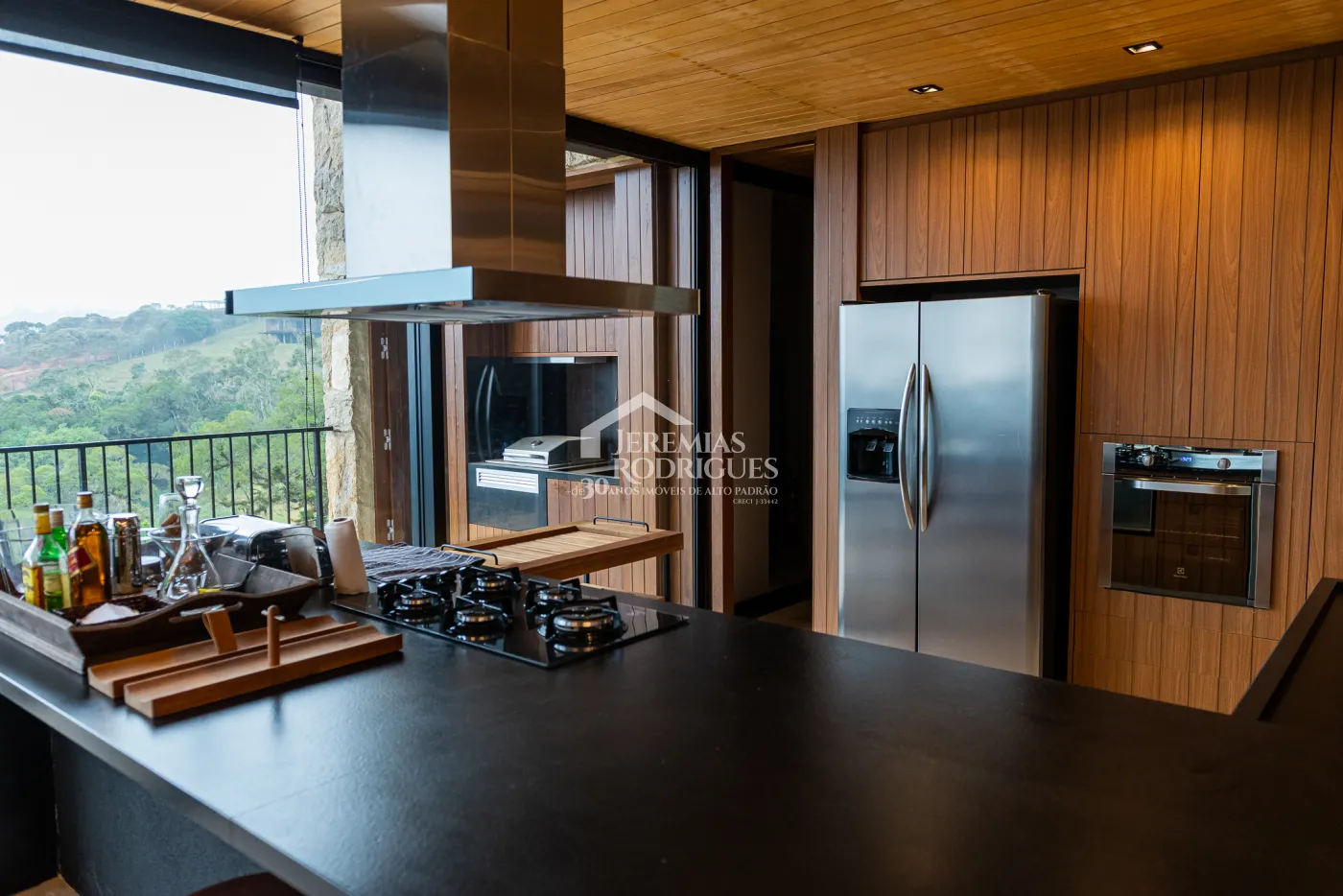 Casa com 5 quartos, 560 m²- Colinas Capivari - Campos do Jordão/SP