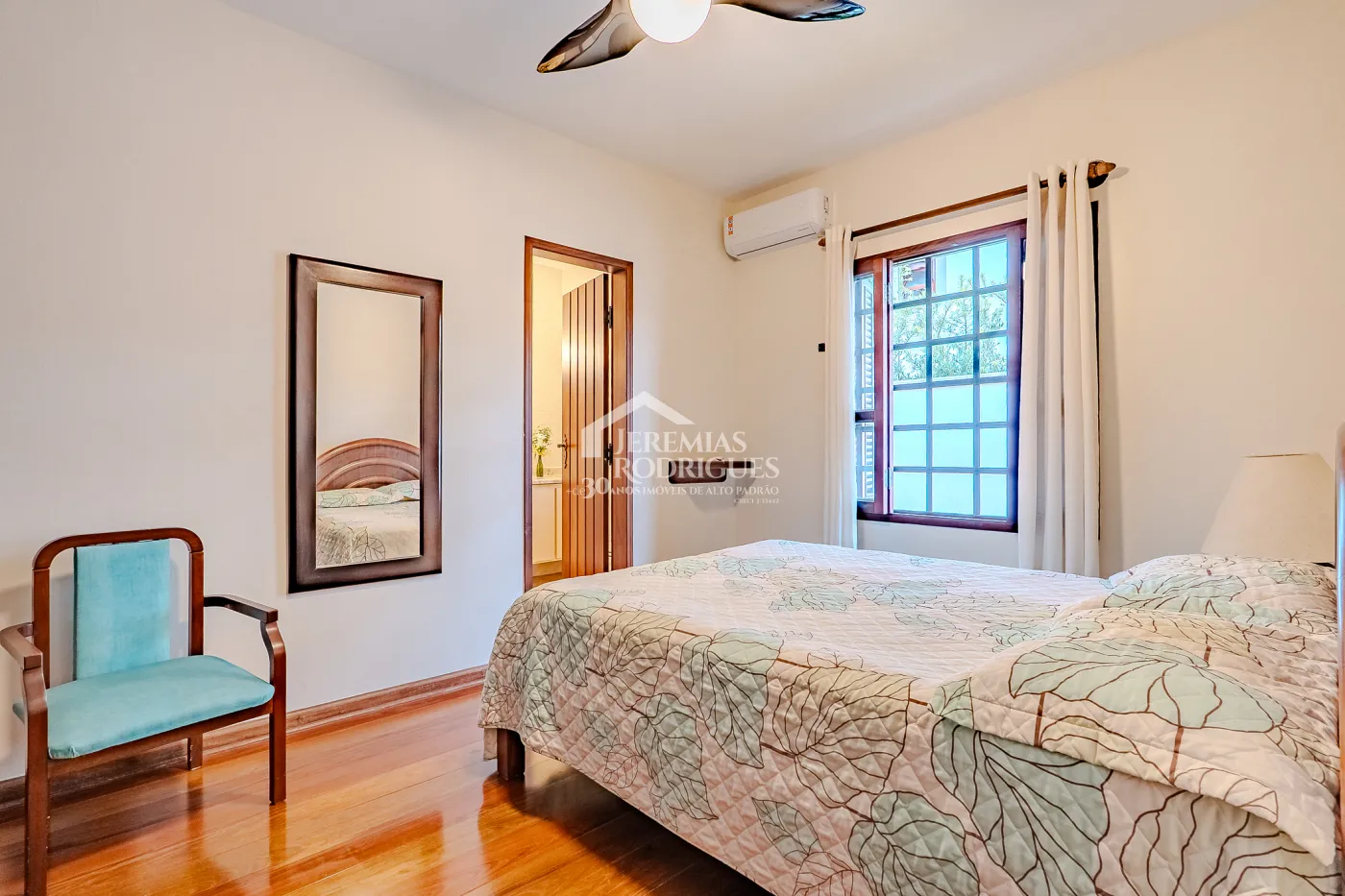 Mansão à venda com 7suítes no Condomínio Santa Rita em Ubatuba/SP.