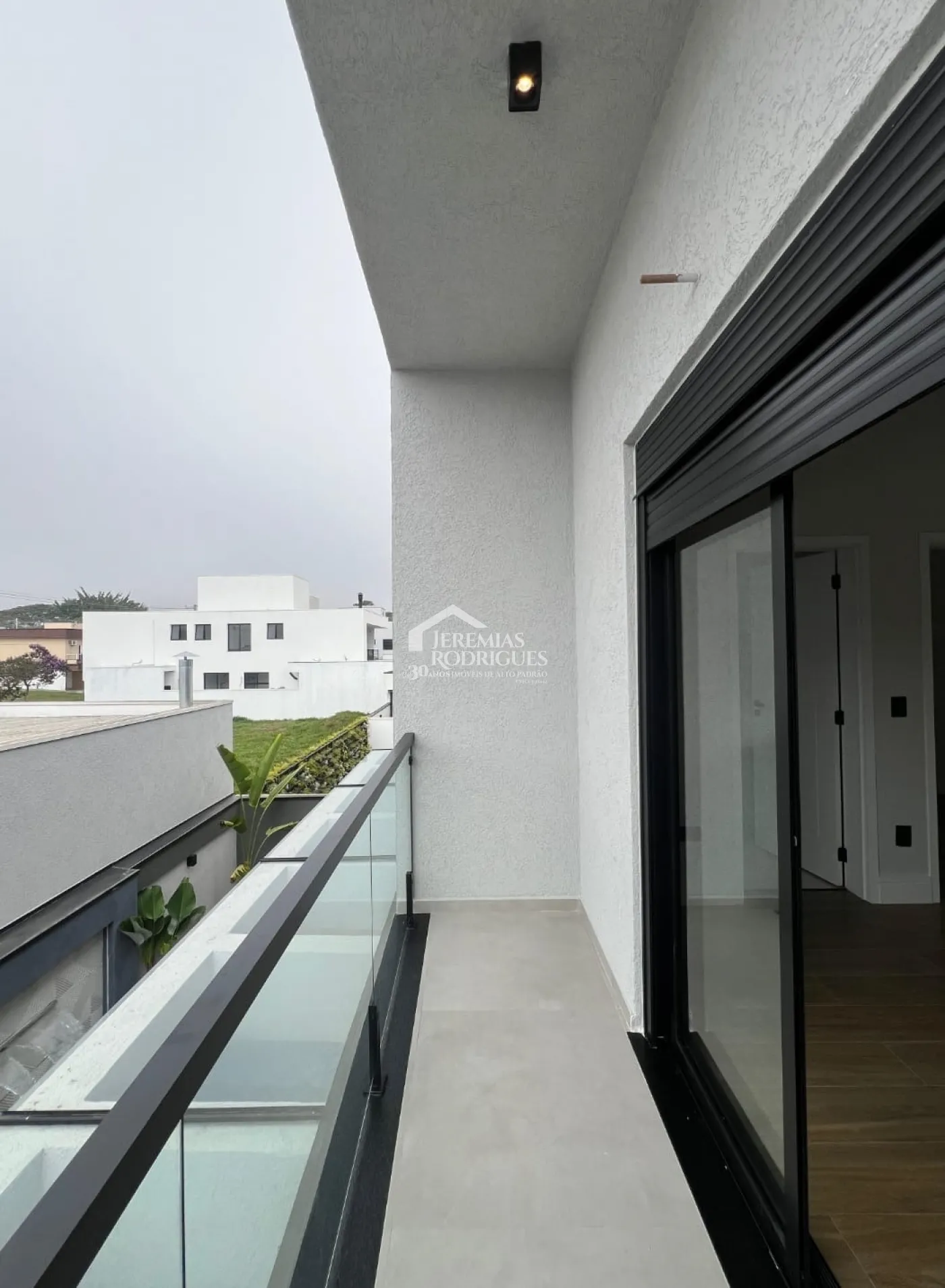 Sobrado com 4 suítes, 300 m² - Condomínio Ouro Ville - Taubaté/SP.