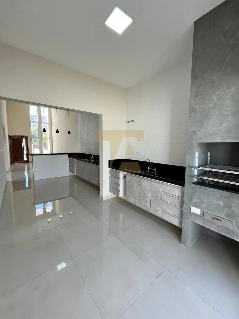 Casa térrea com 3 dormitórios à venda no Laguna Residencial em Pindamonhangaba/SP