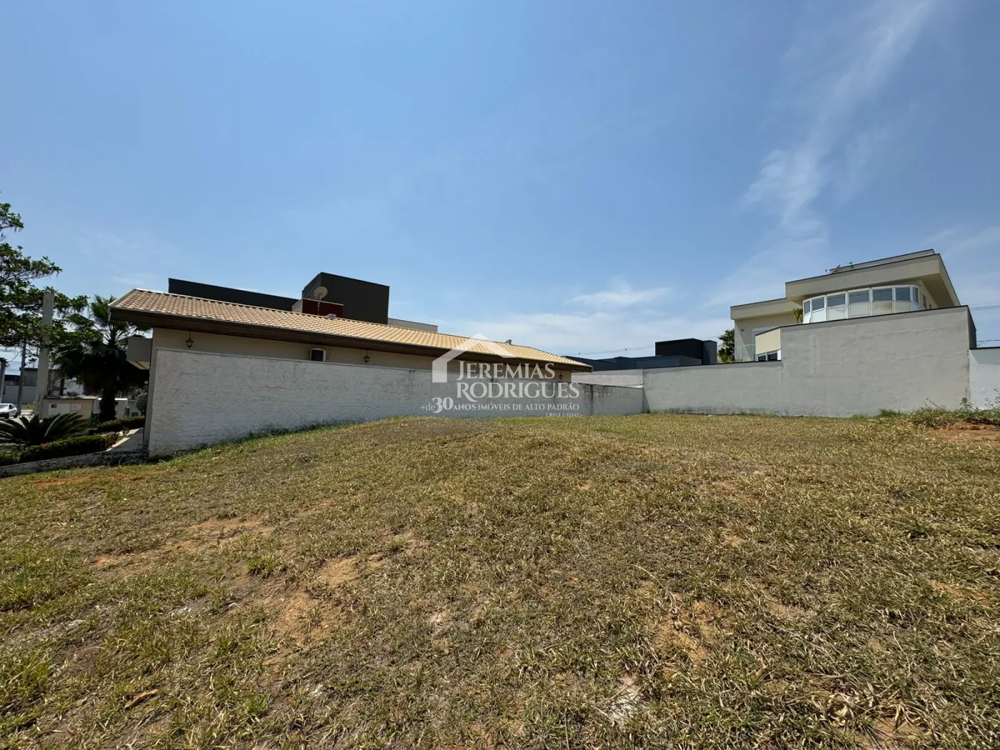 Terreno à Venda com 300 m²  no Condomínio Residencial Ouro Ville, em Taubaté/SP.