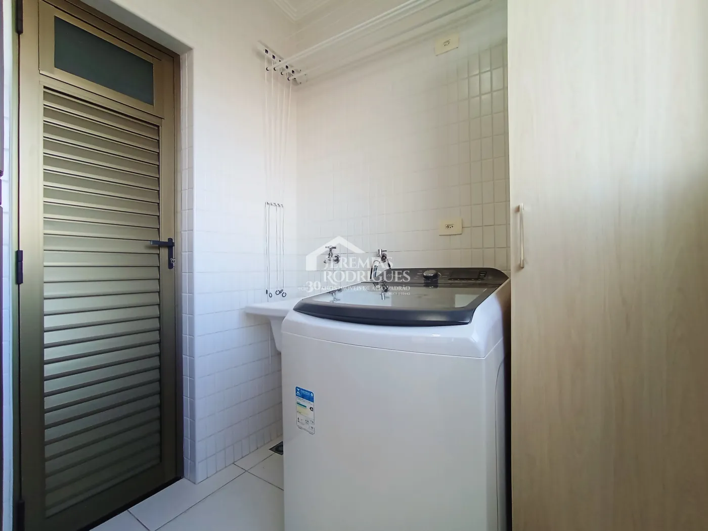 Apartamento duplex à venda com 3 dormitórios no Edifício Residencial Jabuticabeiras em Taubaté/SP