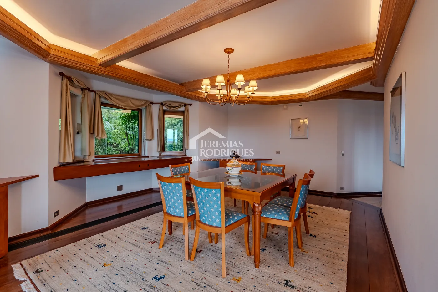 Casa com 4 suítes, 670 m² - Alto do Capivari - Campos do Jordão/SP.