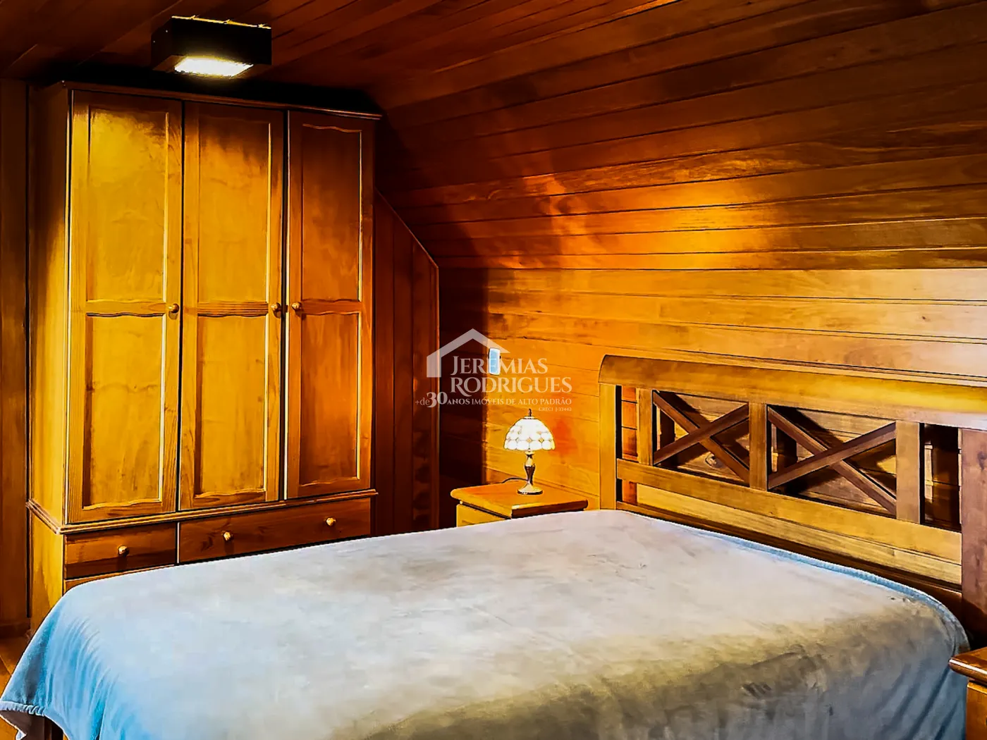 Casa à venda com 5 dormitórios no Condomínio Residencial Gran Ville em Campos do Jordão/SP.