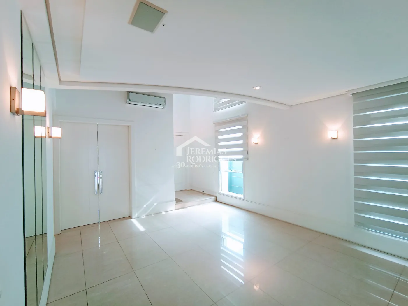 Casa para venda e locação com 4 suítes no Condomínio Taubaté Village em Taubaté/SP.