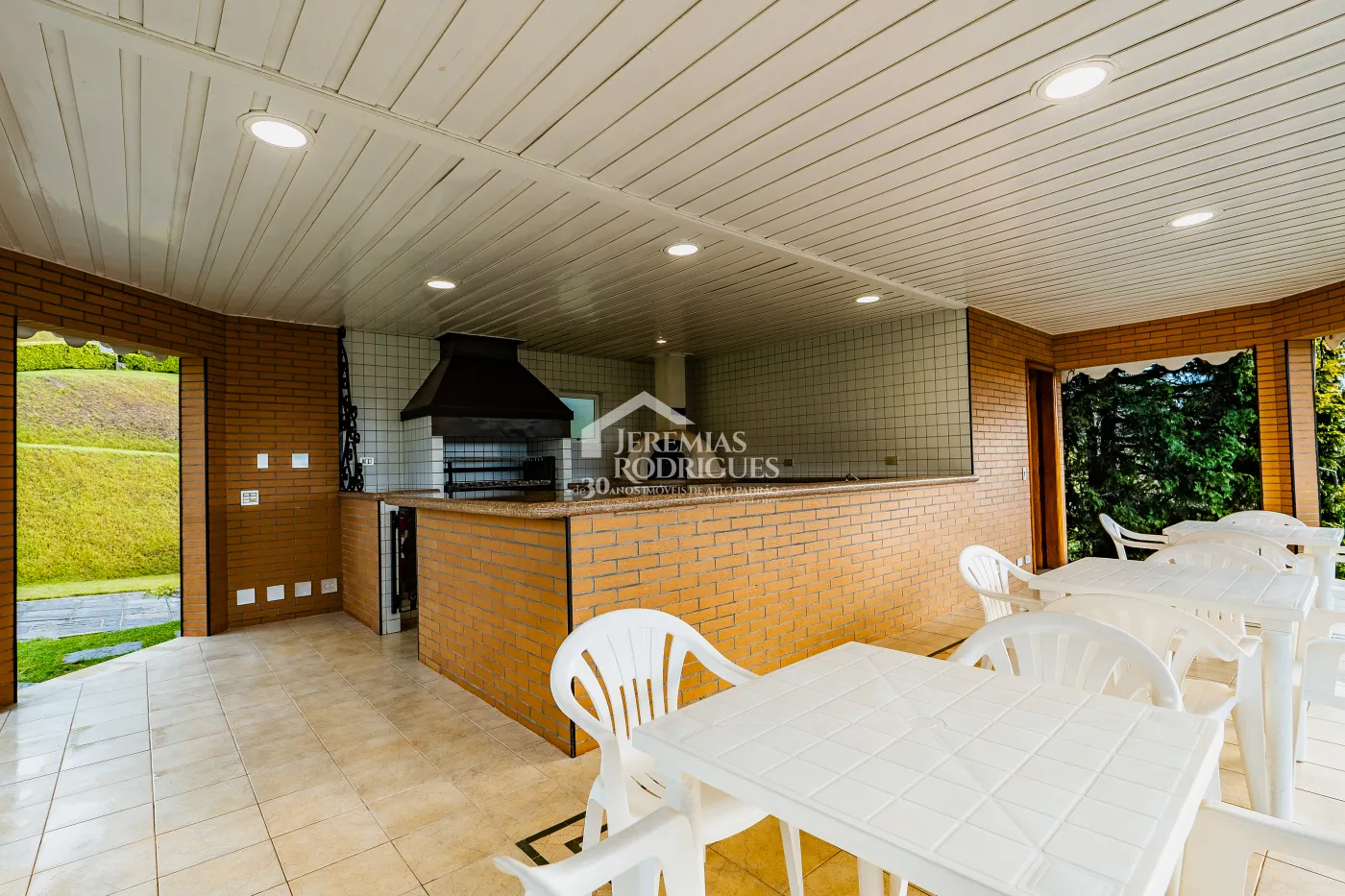 Casa com 4 suítes, 670 m² - Alto do Capivari - Campos do Jordão/SP.