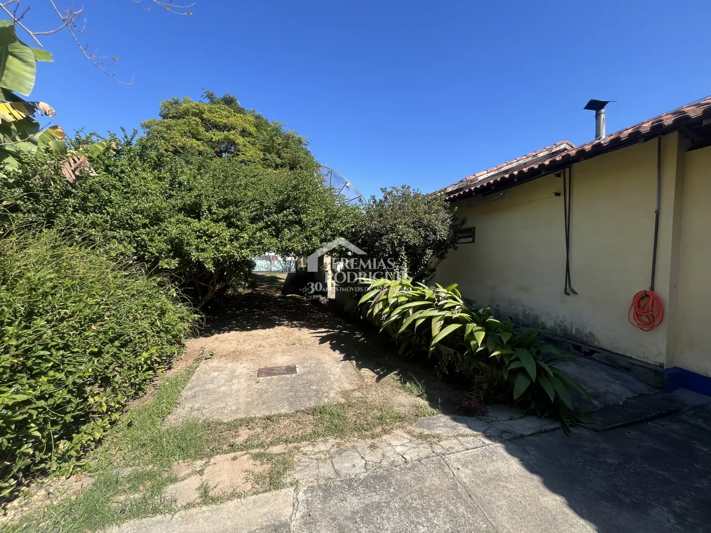 Terreno com 1.800 m² no bairro Campo Alegre em Pindamonhangaba/SP.