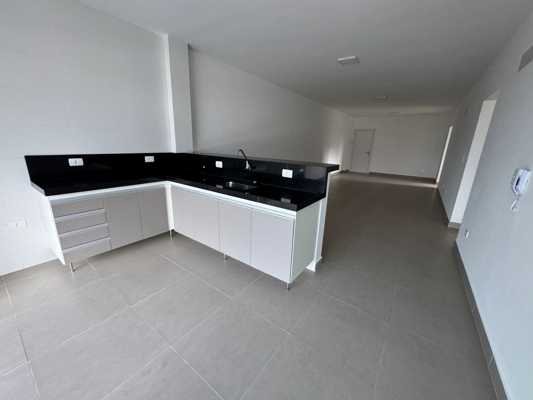 Apartamento à venda com 3 dormitórios, 127 m² no Edifício Eduarda em Ubatuba/SP. 