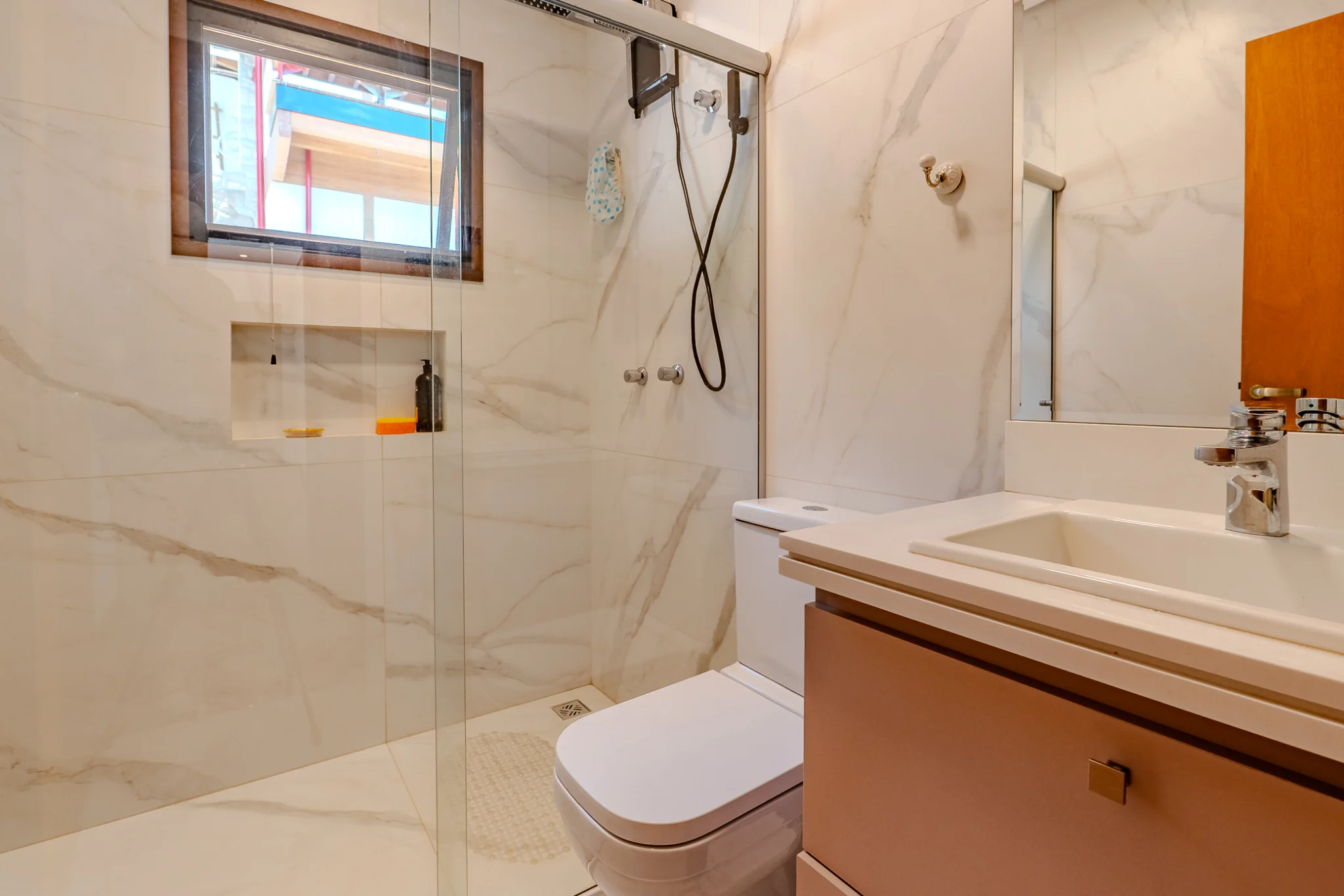 Casa à venda com 3 suítes no Condomínio Parque da Mantiqueira em Santo Antônio do Pinhal/SP. 