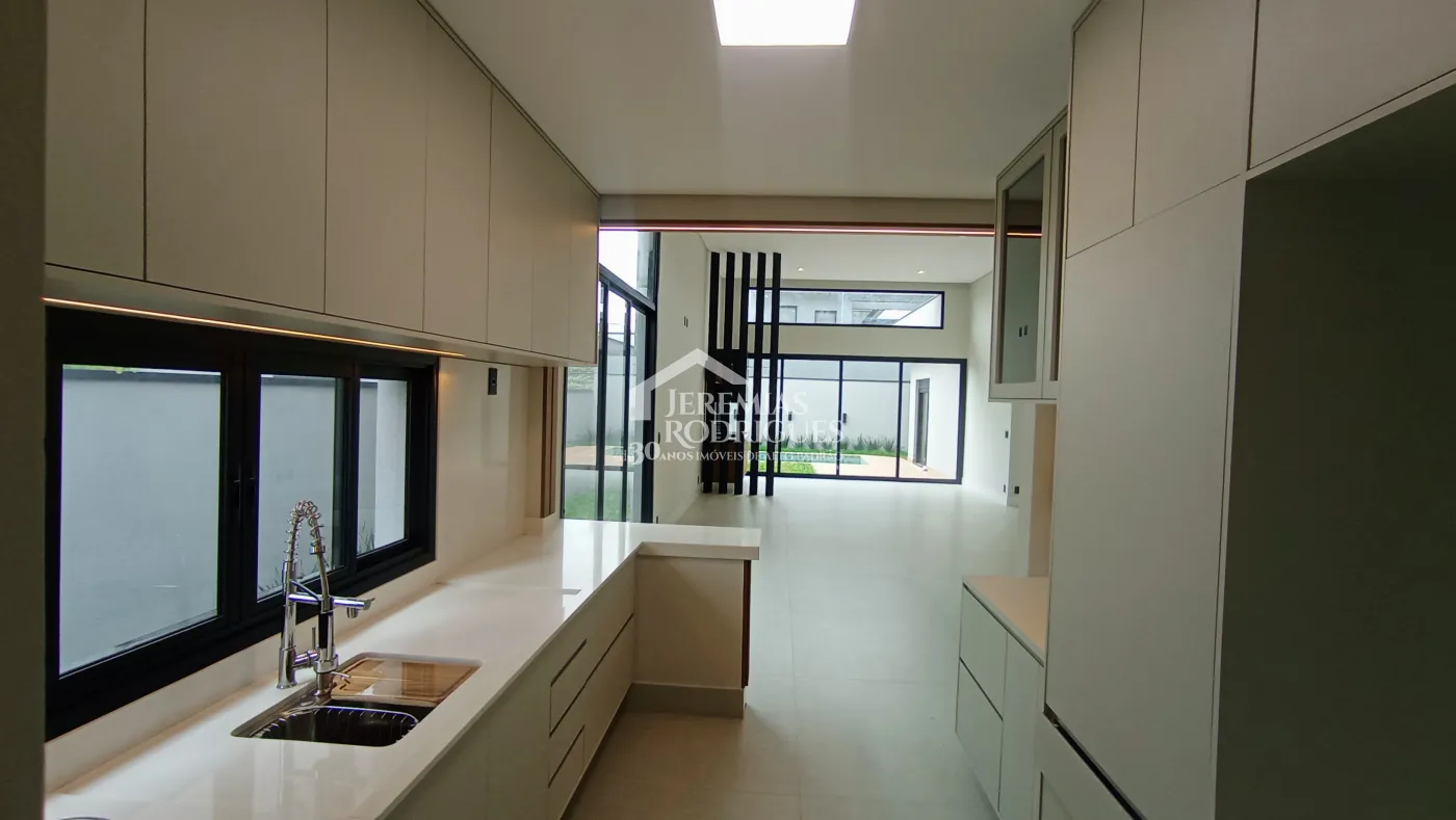 Casa à venda com 4 dormitórios no Condomínio Terras de San Marco em Taubaté/SP.