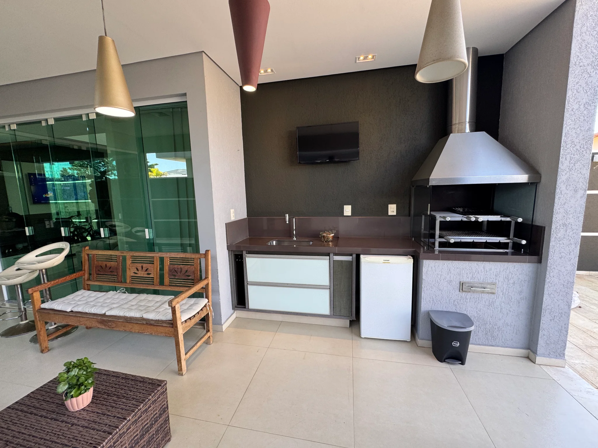 Casa para venda e locação com 3 dormitórios no Condomínio Campos do Conde III em Tremembé/SP.