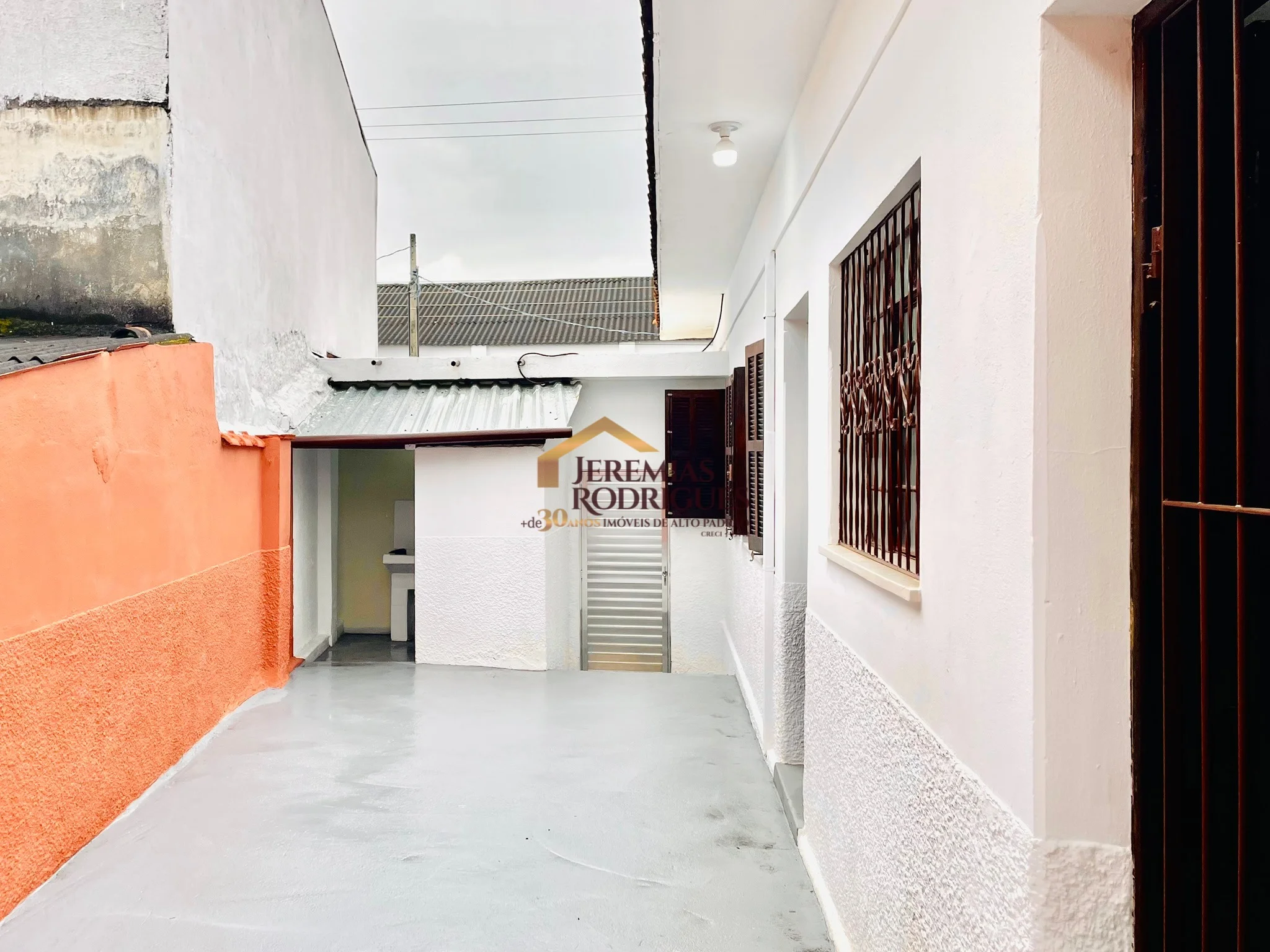Casa para locação com estrutura para ponto comercial no Centro de Pindamonhangaba/SP. — foto 21