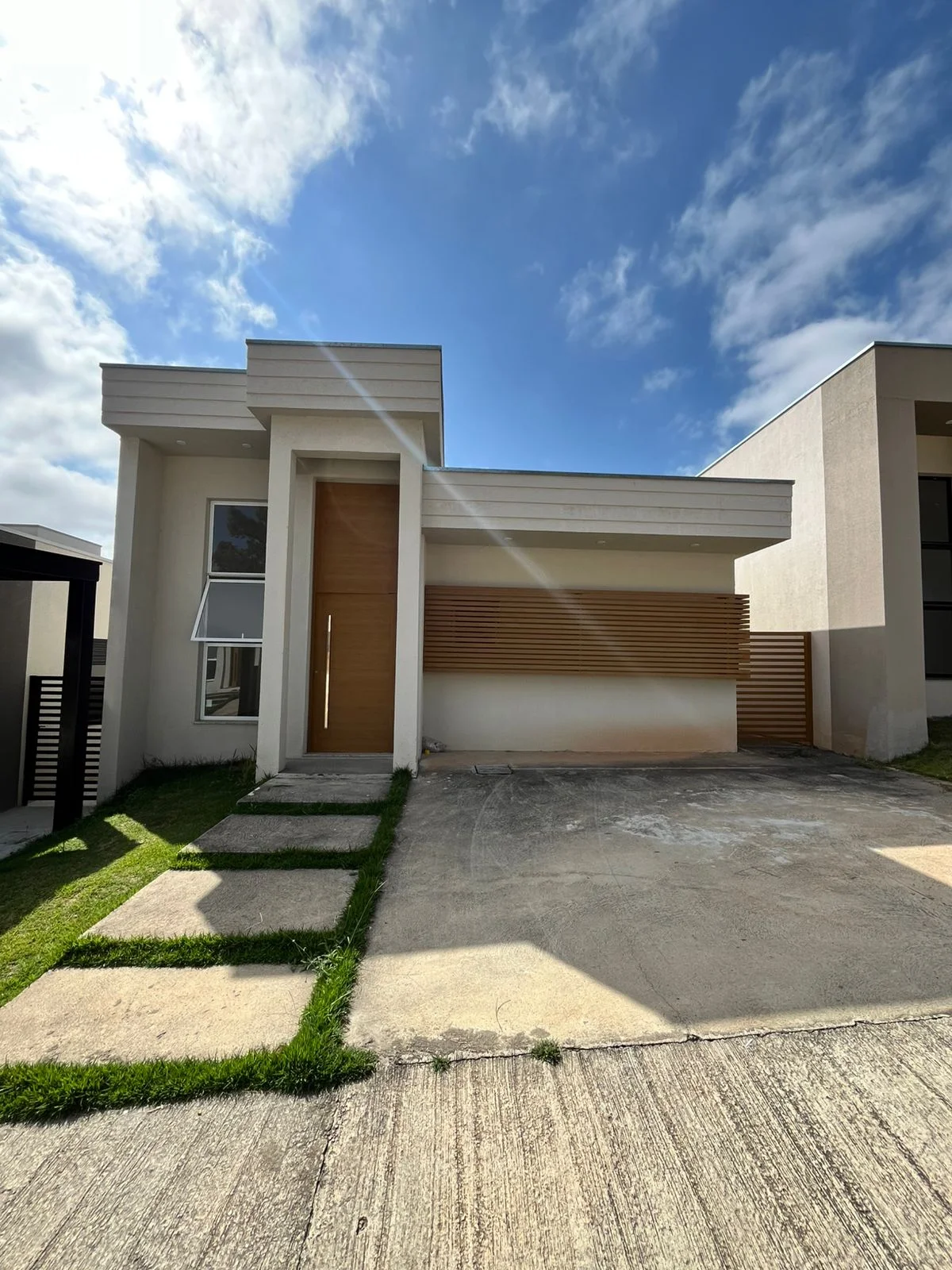 Casa à venda no Vita Village – 3 quartos, suíte, quintal 250 m² | Pindamonhangaba