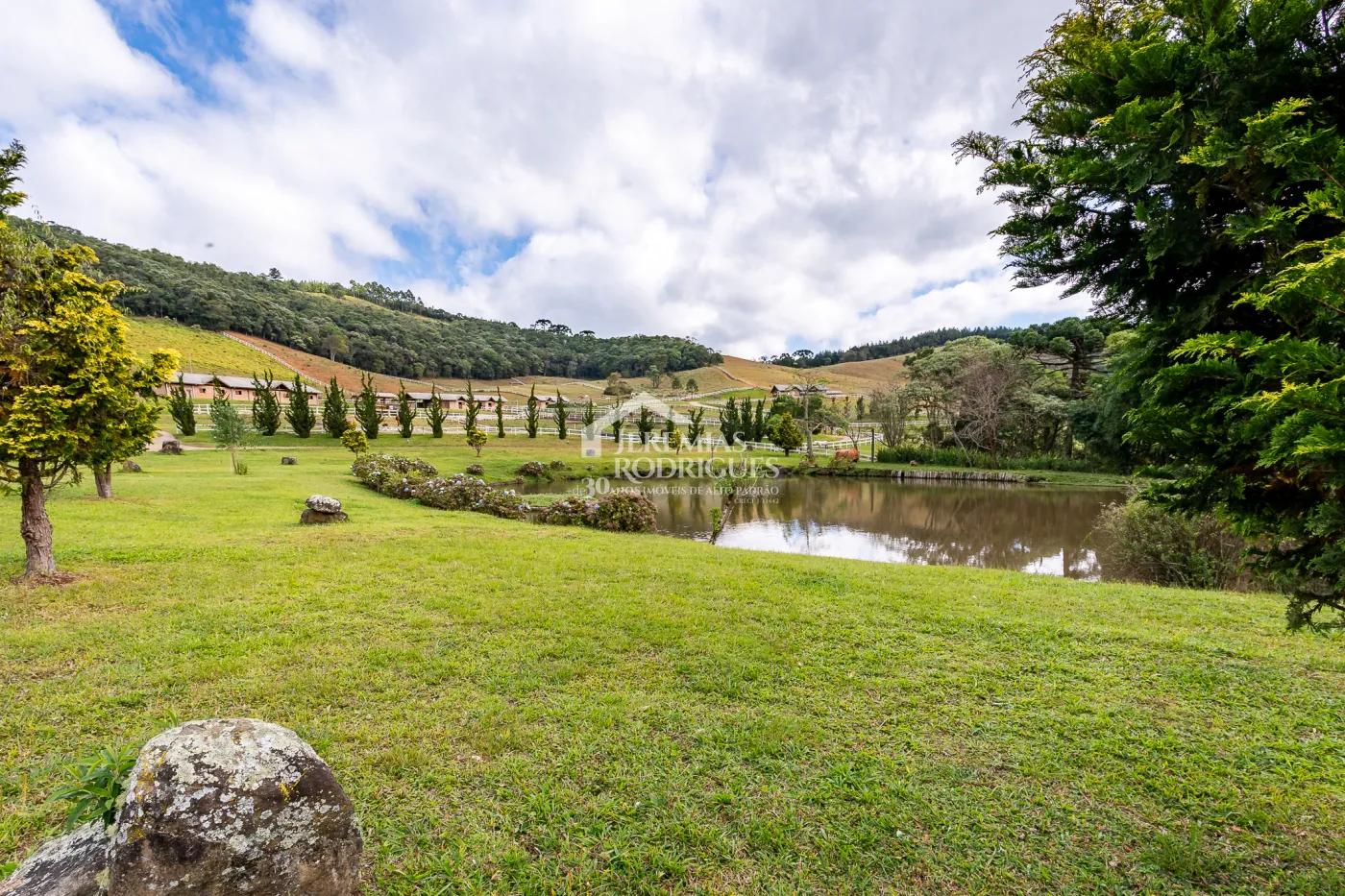 Fazenda com 2.904.000 m² - Sapucaí-Mirim - MG