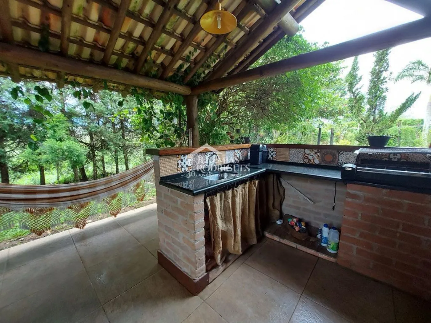 Chácara com 4 dormitórios, 268 m² - Mandú - Pindamonhangaba/SP.