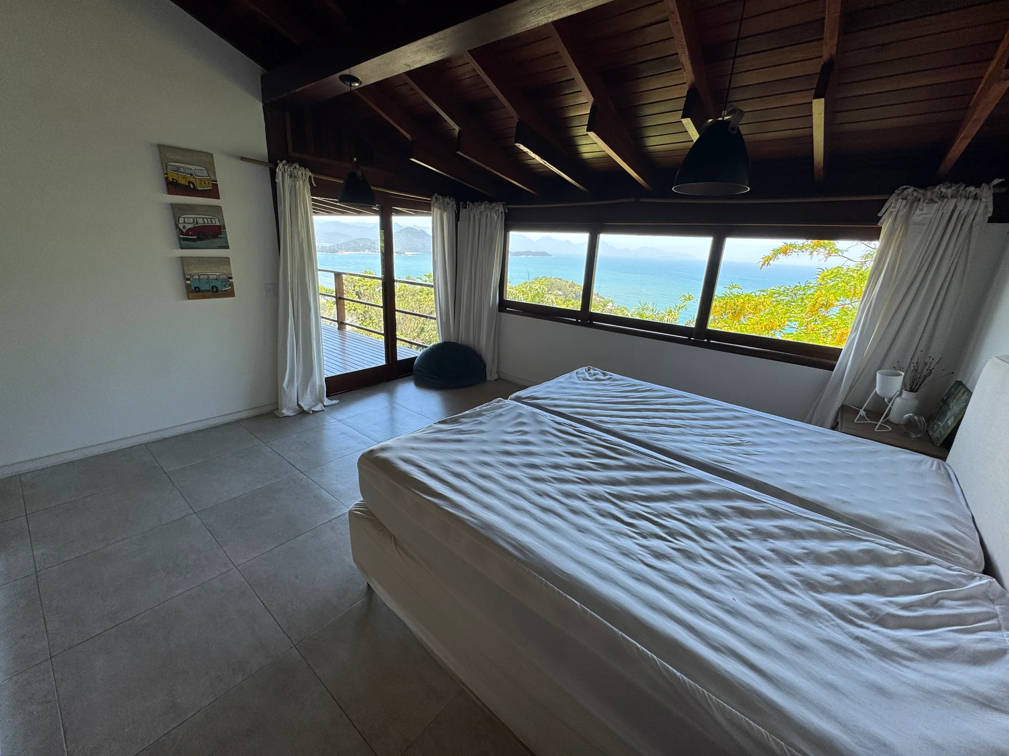 Casa à venda com 3 suítes no Condomínio Ponta das Toninhas em Ubatuba/SP. 