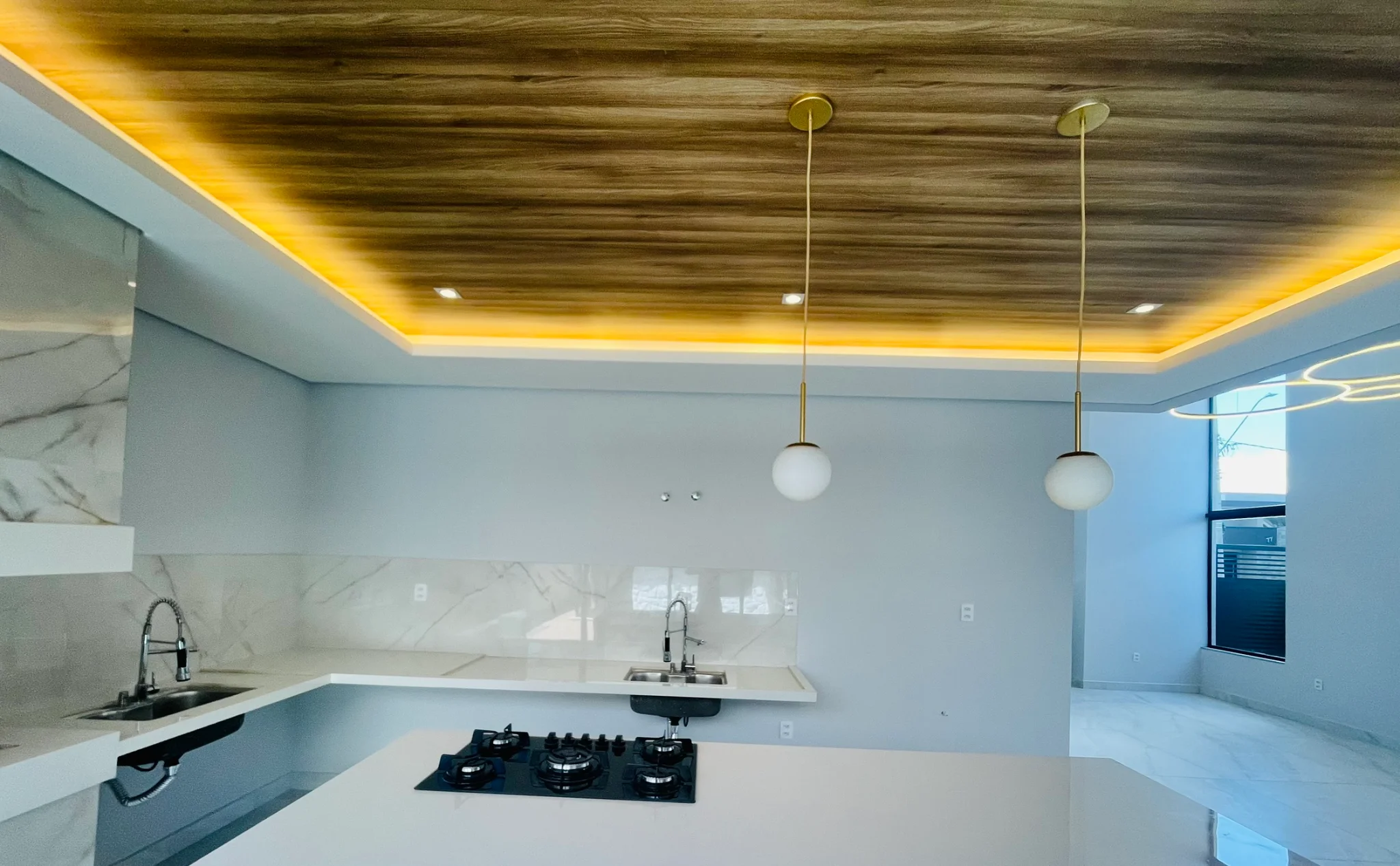 Casa para venda e locação com 3 dormitórios no Condomínio Terras do Vale em Caçapava/SP. 