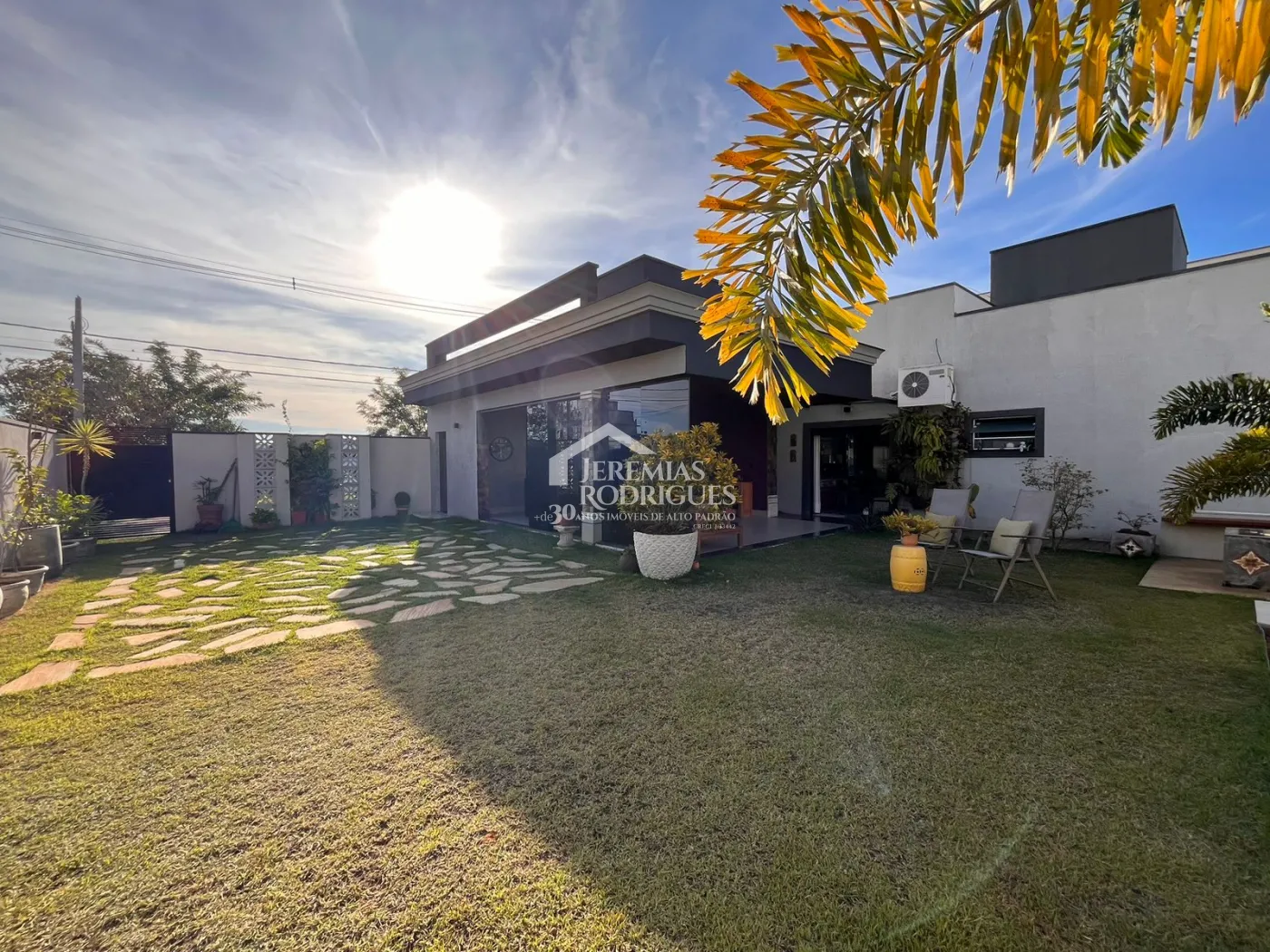 Casa para venda e locação com 2 suítes no Condomínio Verdes Vales em Taubaté/SP