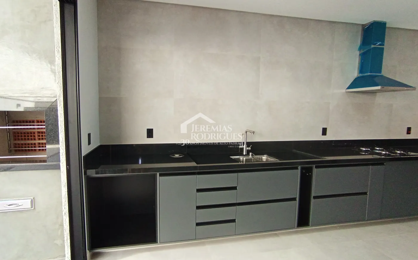 Casa à venda com 3 dormitórios no Condomínio Pérola do Vale em Tremembé/SP.