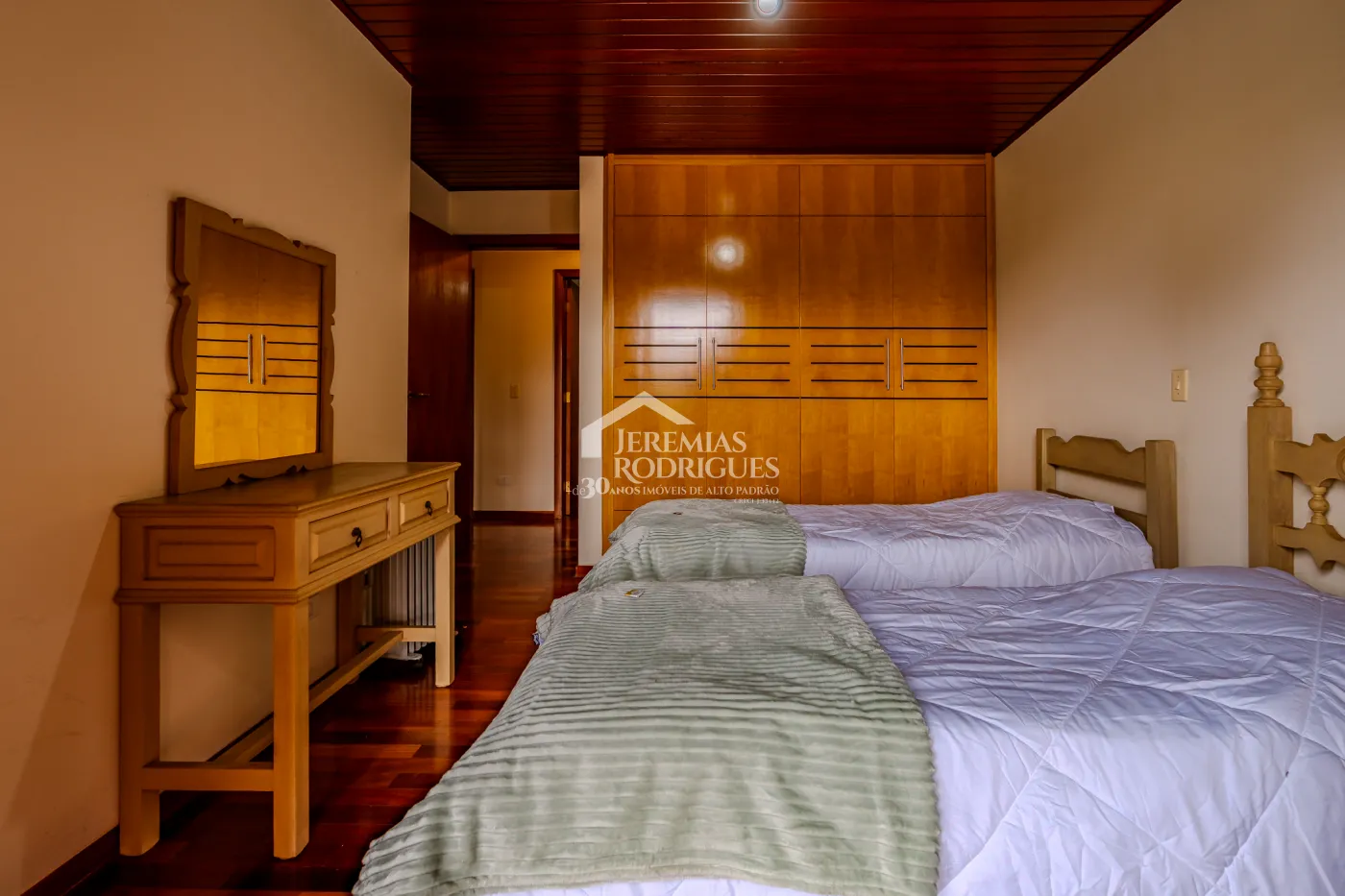 Apartamento à venda com 4 dormitórios, 295 m² no Edifício Solar Bela Vista em Campos do Jordão/SP