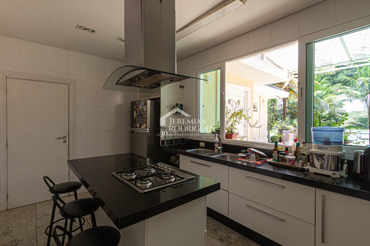 Casa para venda com 4 suítes no Condomínio Residencial dos Pinheiros em Caçapava/SP