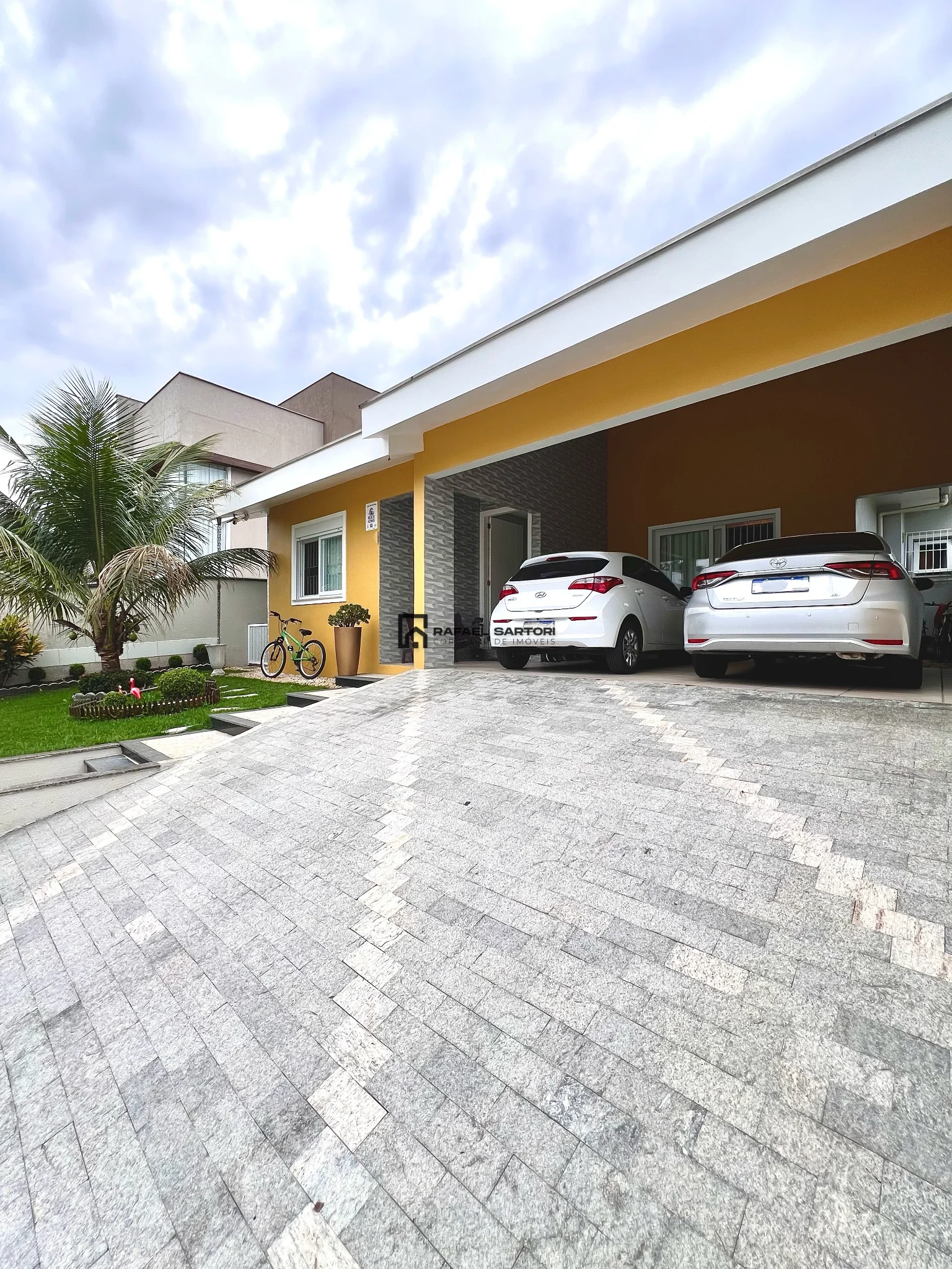 CASA COM 04 QUARTOS NO BAIRRO JOAO PESSOA