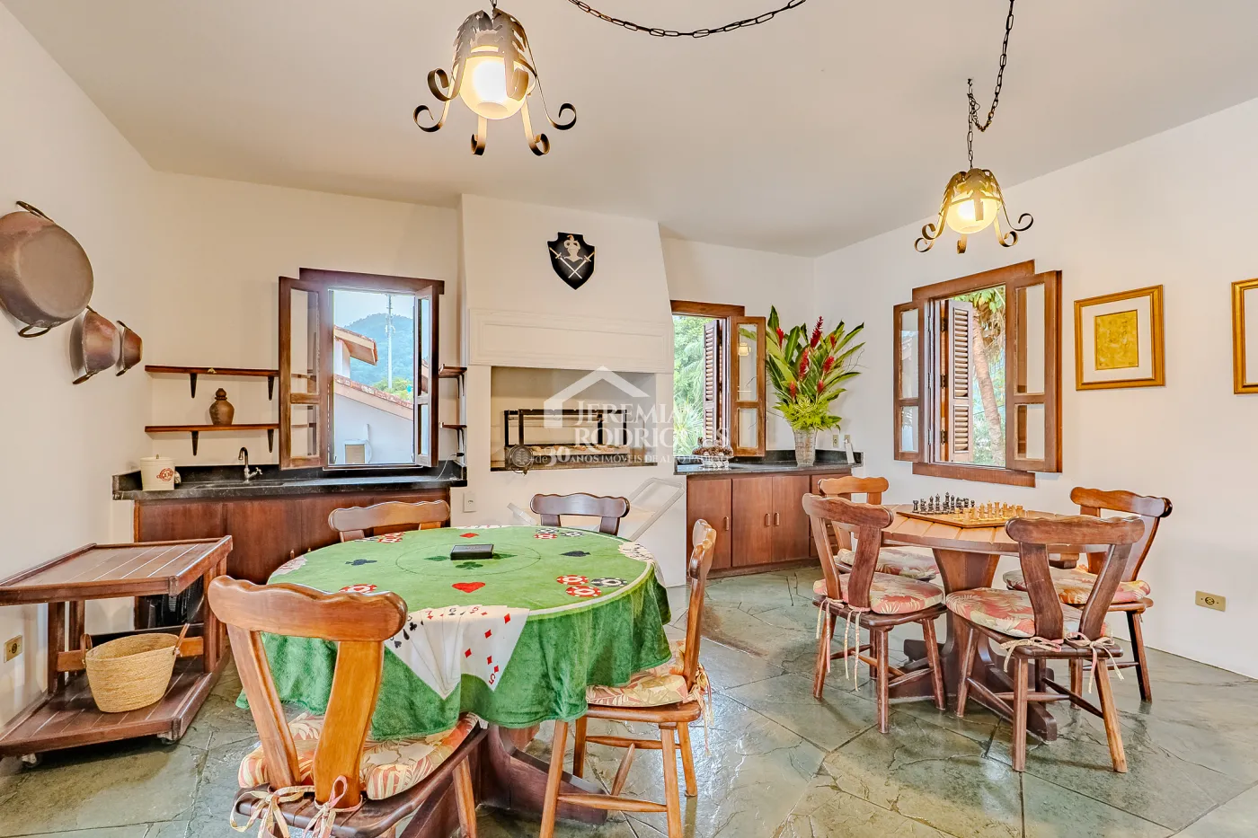 Mansão à venda com 7suítes no Condomínio Santa Rita em Ubatuba/SP.