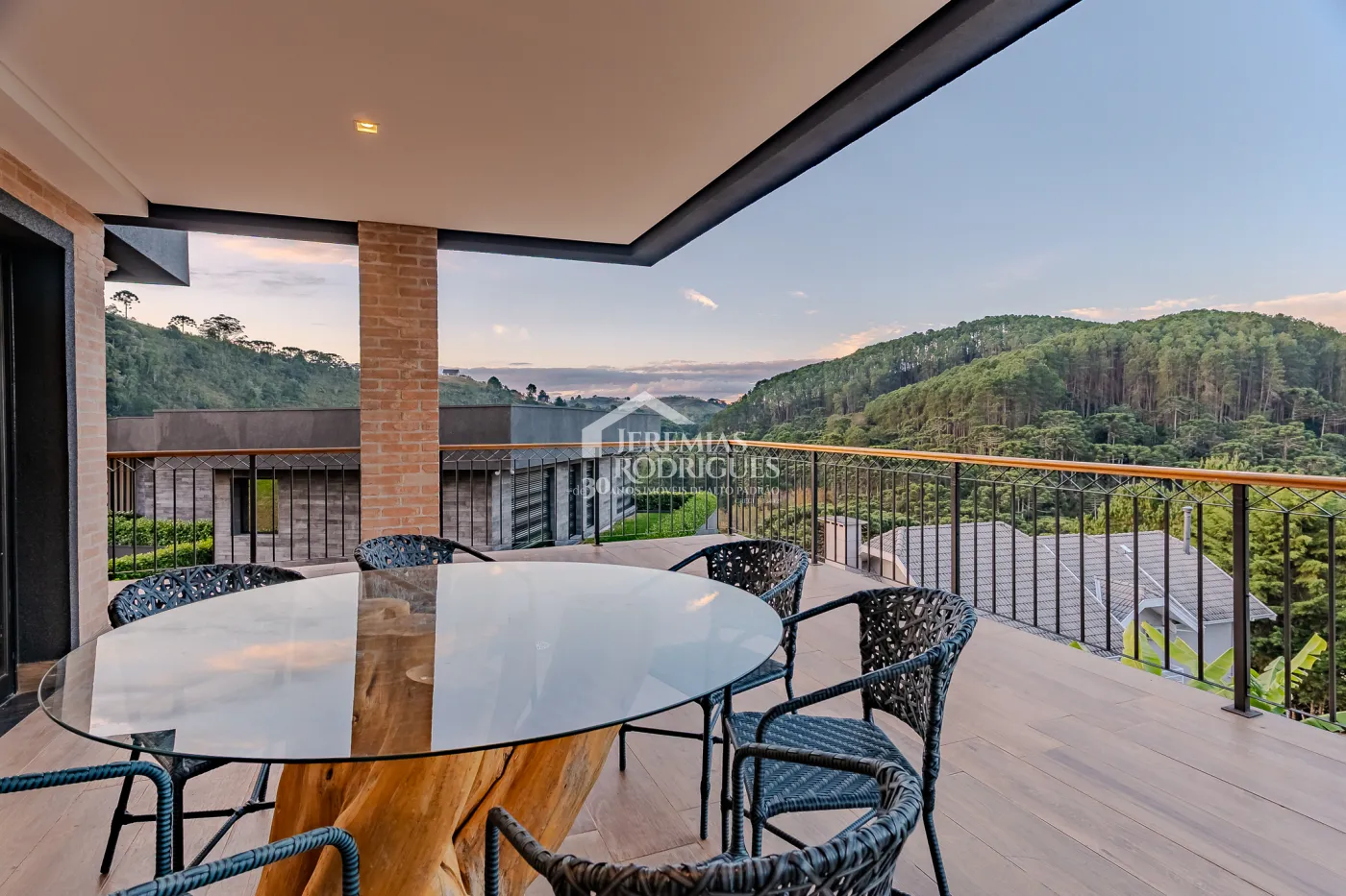 Casa à no Condomínio Recanto do Sol em Campos do Jordão/SP