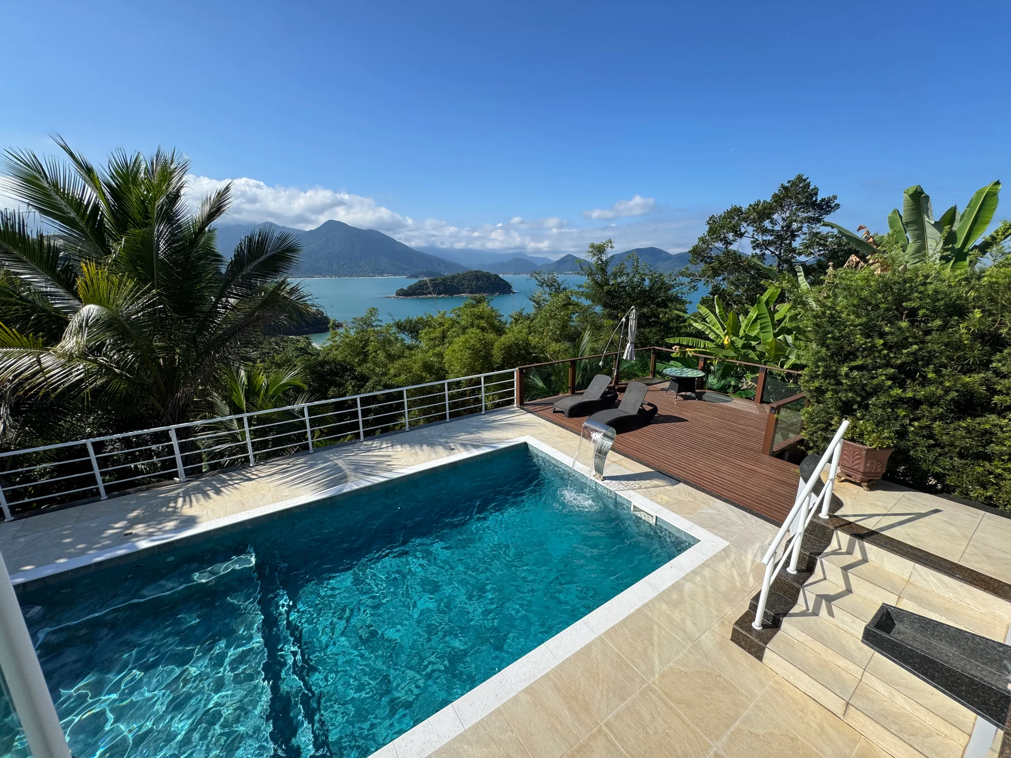 Casa à venda com 6 suítes no Condomínio Caçandoca em Ubatuba/SP