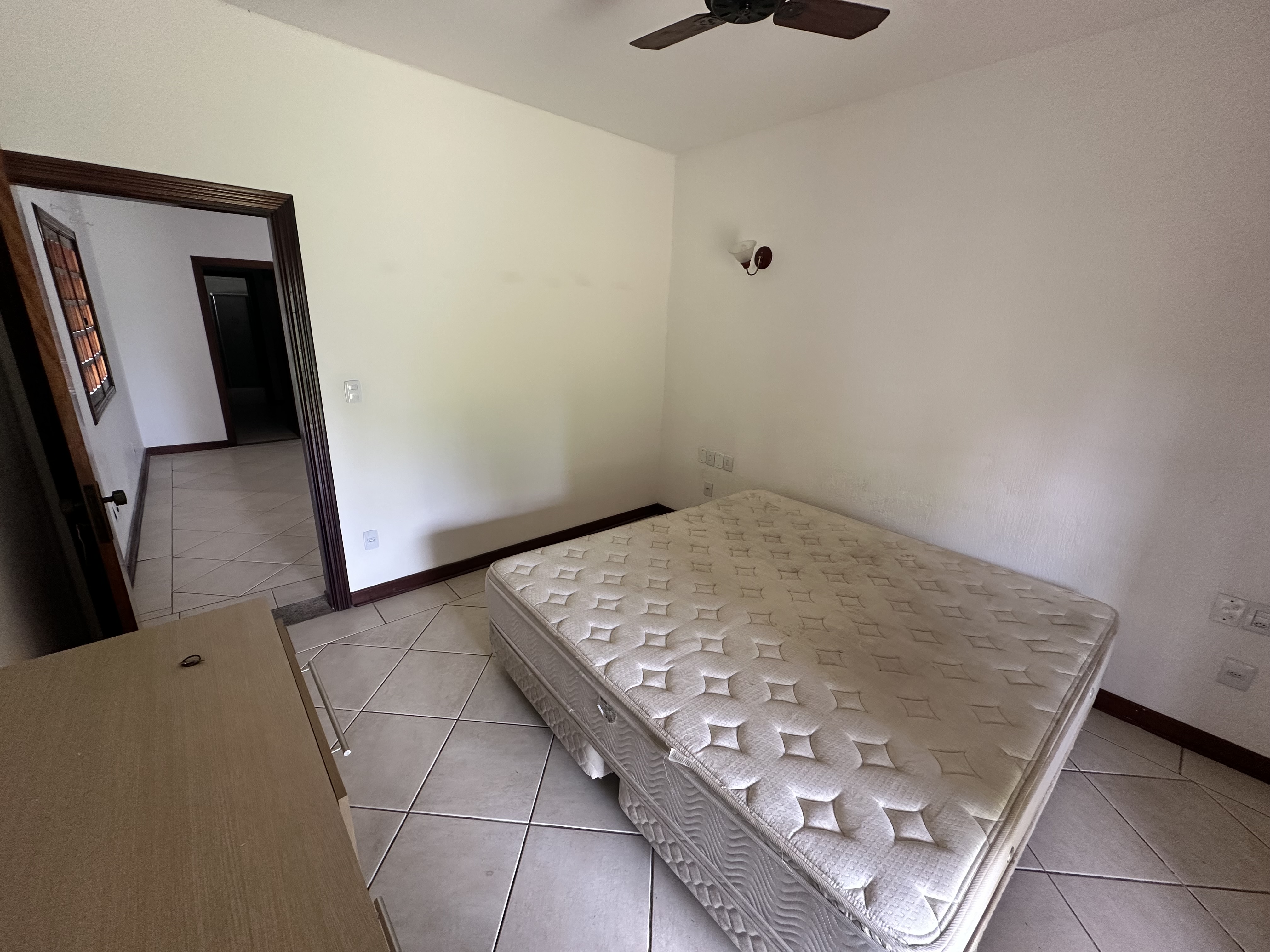 Casa para venda e locação com 6 dormitórios no Condomínio Village Paineiras em Pindamonhangaba/SP.