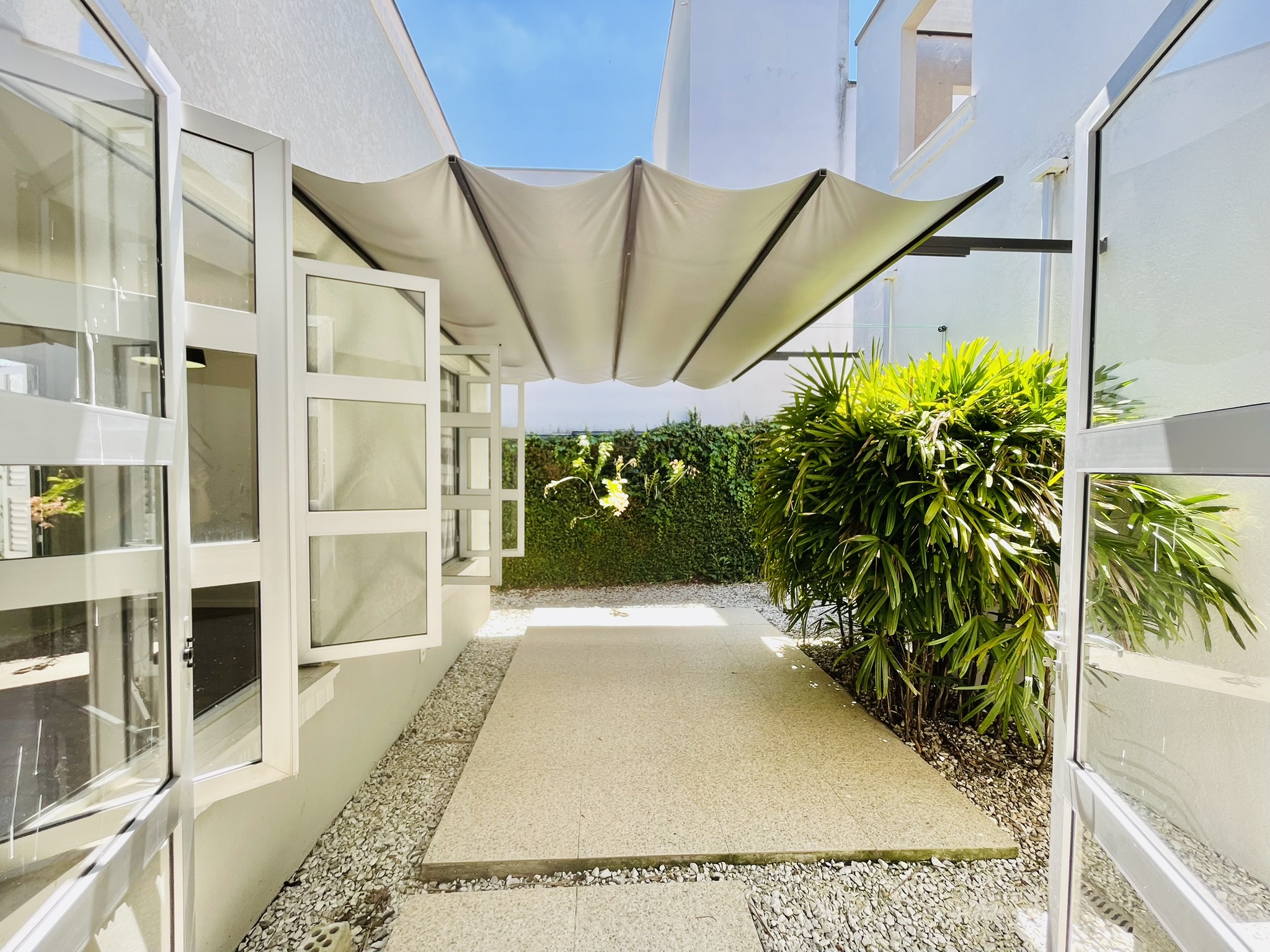 Casa à venda com 3 suítes no Condomínio Campos do Conde II em Tremembé/SP.