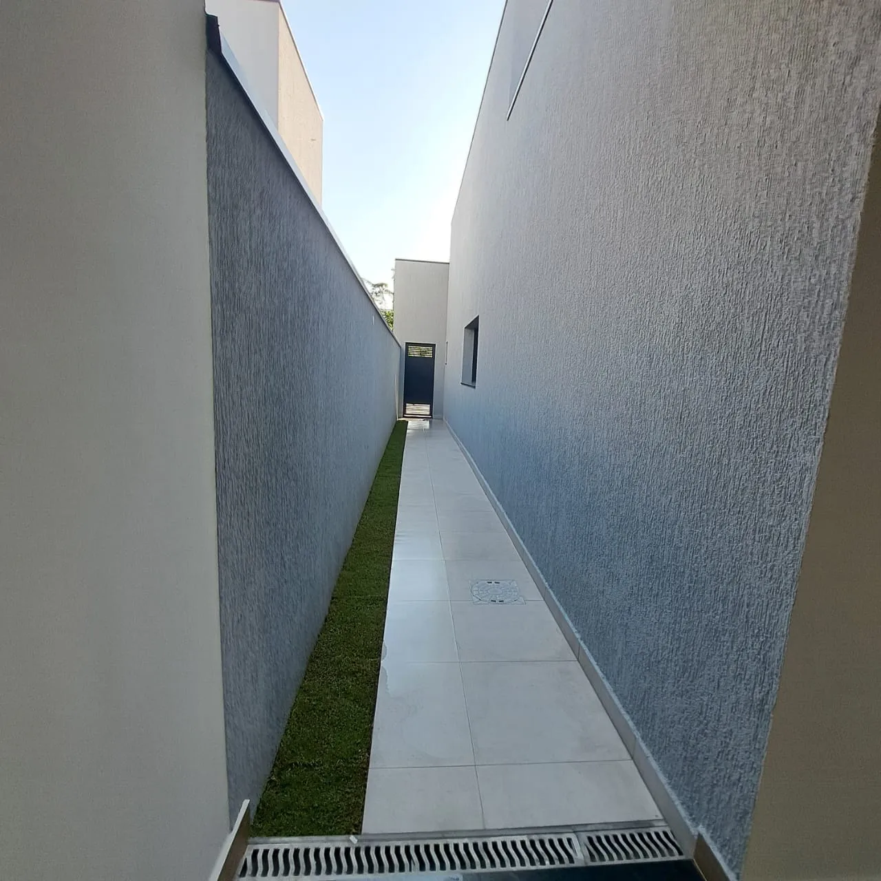 Casa à venda com 3 dormitórios no Condomínio Ouro Ville em Taubaté/SP. 