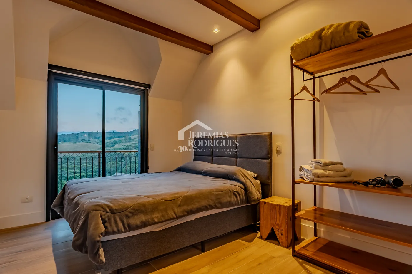 Casa à no Condomínio Recanto do Sol em Campos do Jordão/SP